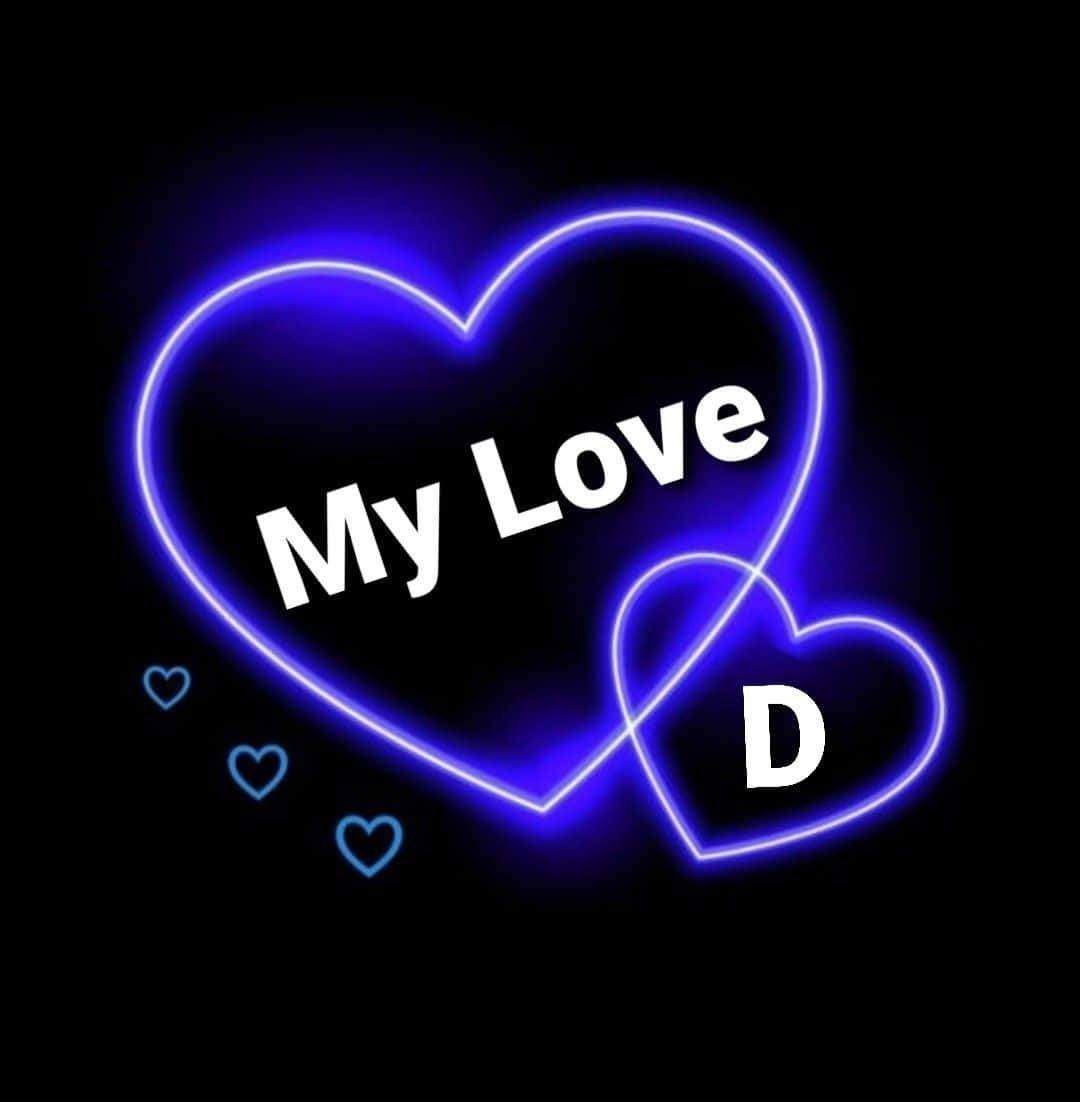 我愛你 桌布 壁紙 — 一個發光的藍色霓虹心形，帶有「My Love D」文字和小心形，背景為黑色。