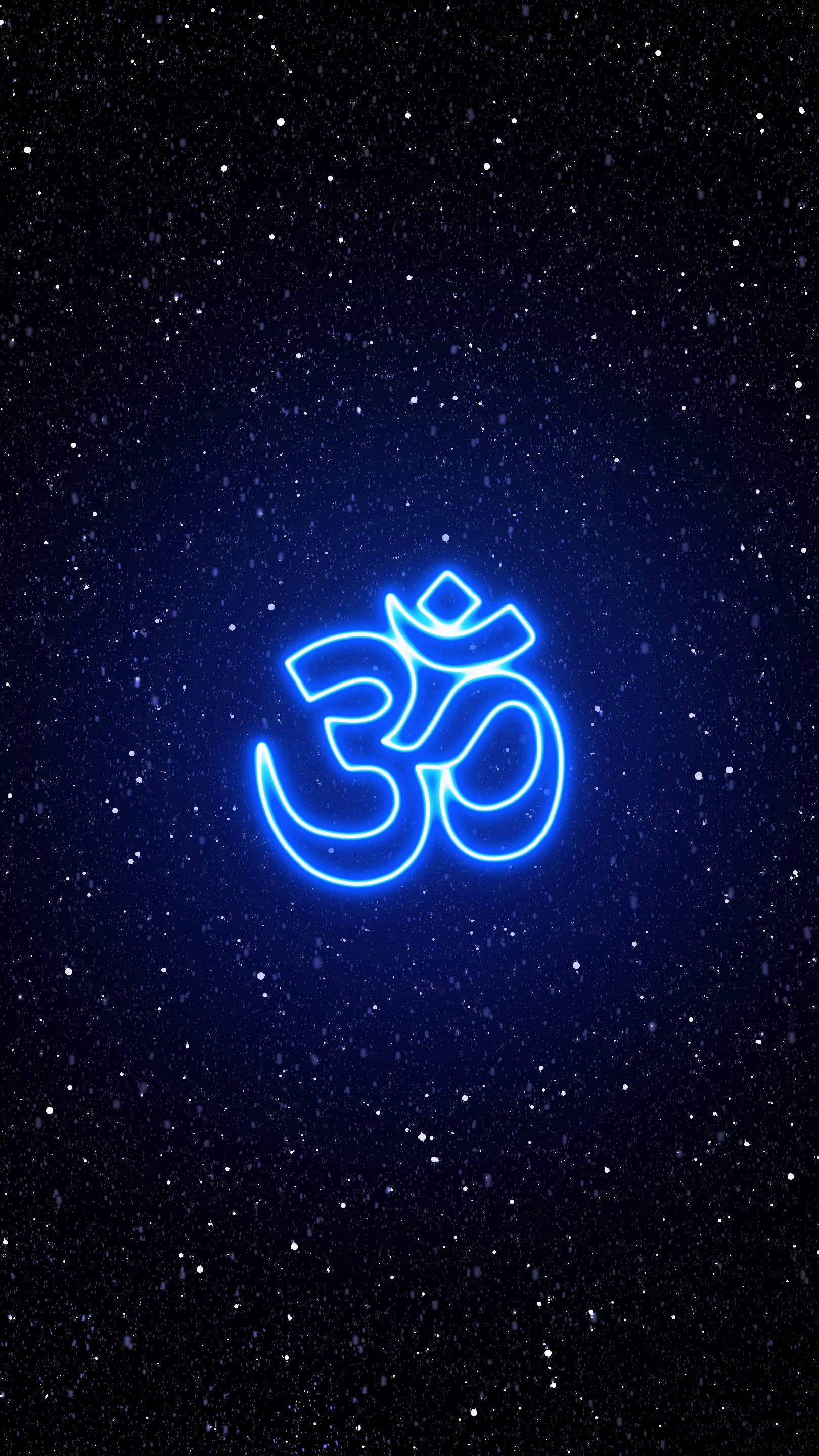 Om 桌布 壁紙 — 一個發光的藍色霓虹燈 Om 符號在佈滿閃爍星星的星空夜空中閃耀。