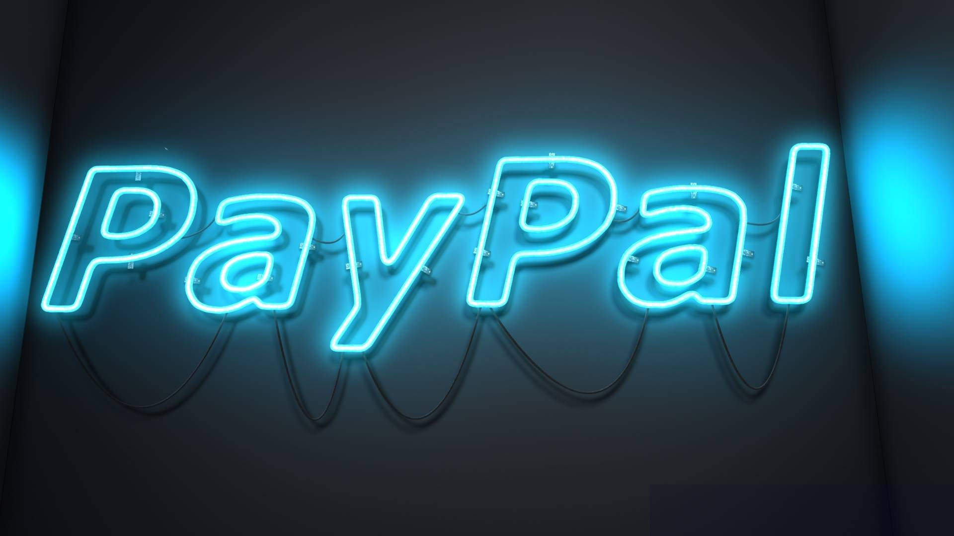 PayPal 桌布 壁紙 — 一個發光的藍色霓虹燈牌，拼寫出 PayPal，安裝在深色牆上，帶有可見的電線和柔和環境光。