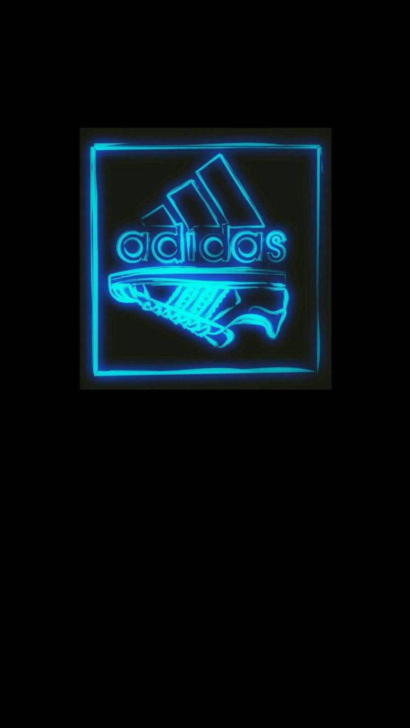adidas iPhone 桌布 壁紙 — 一個發光的藍色霓虹燈牌在黑色背景上展示Adidas標誌和運動鞋剪影。