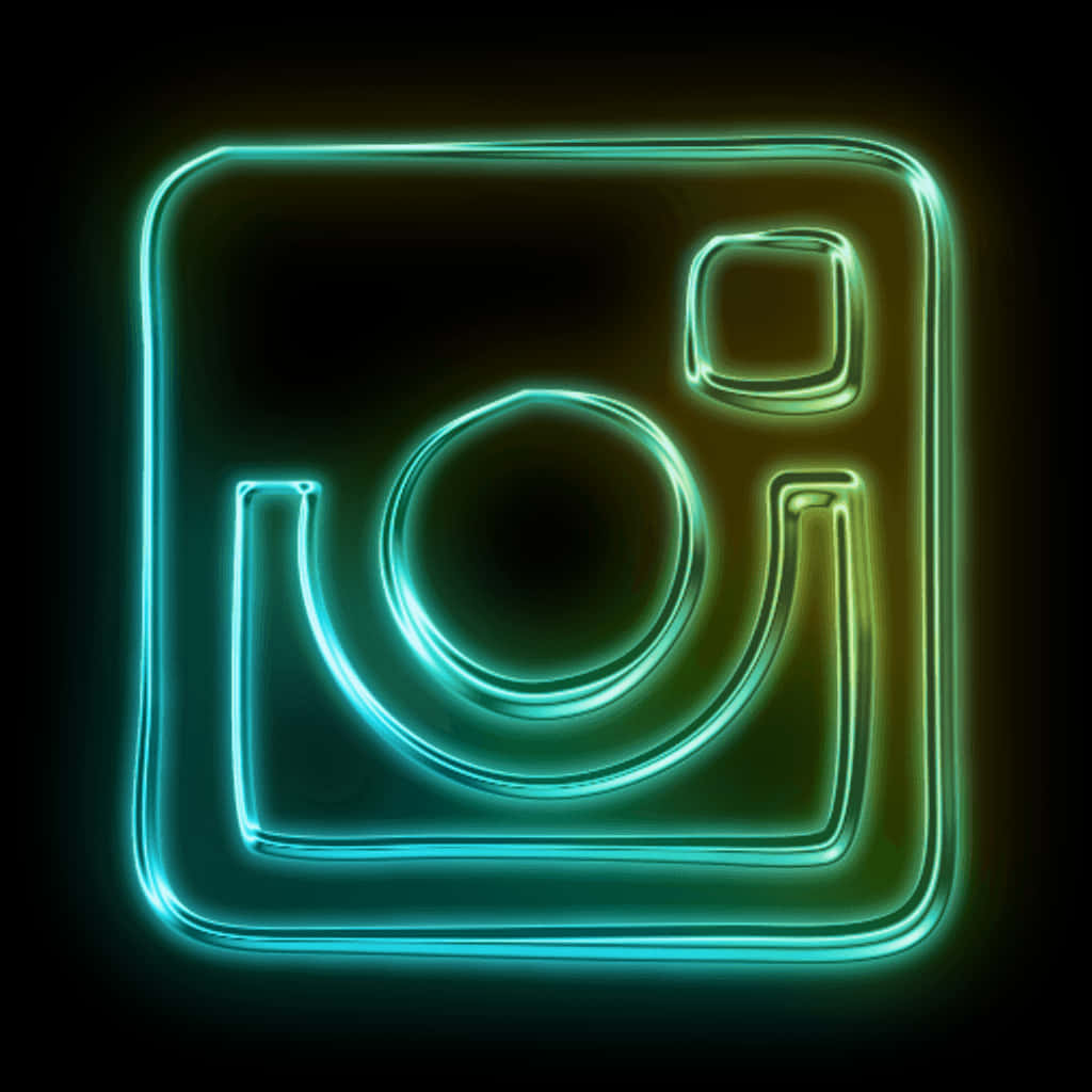 Instagram 桌布 壁紙 — 一個發光的螢光綠色Instagram標誌圖示在帶有漸變光芒的黑暗背景上脈動。