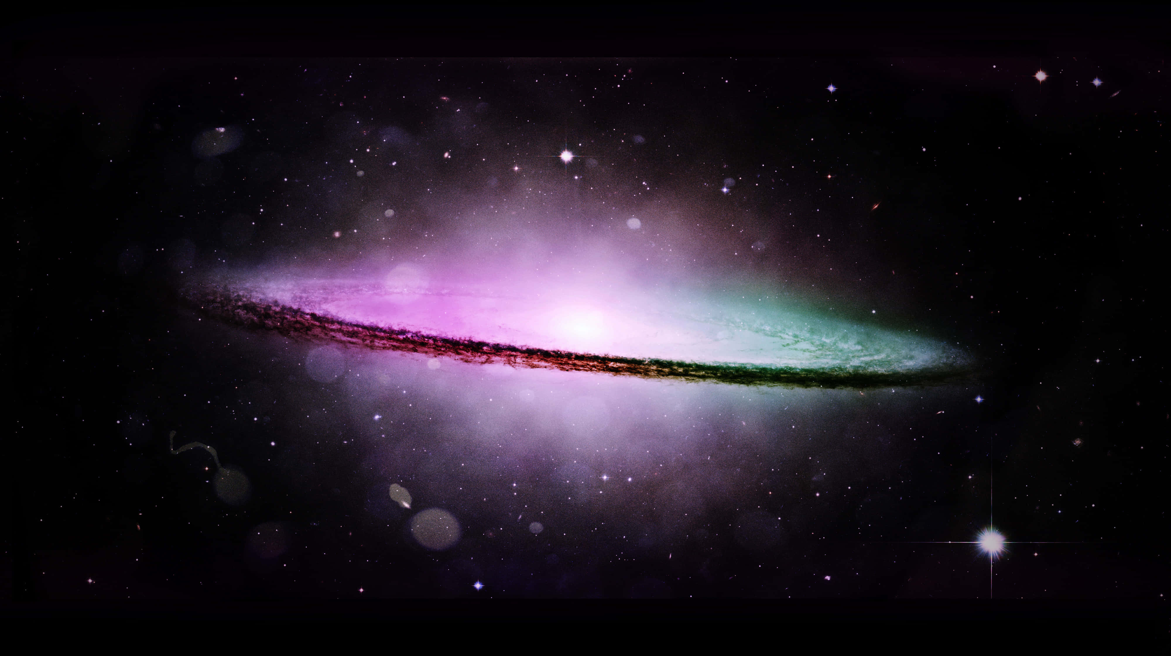 Sombrero Galaxy 桌布 壁紙 — 一個發光的螺旋星系在星空背景下以紫色和藍綠色調發光，並帶有散景光效。