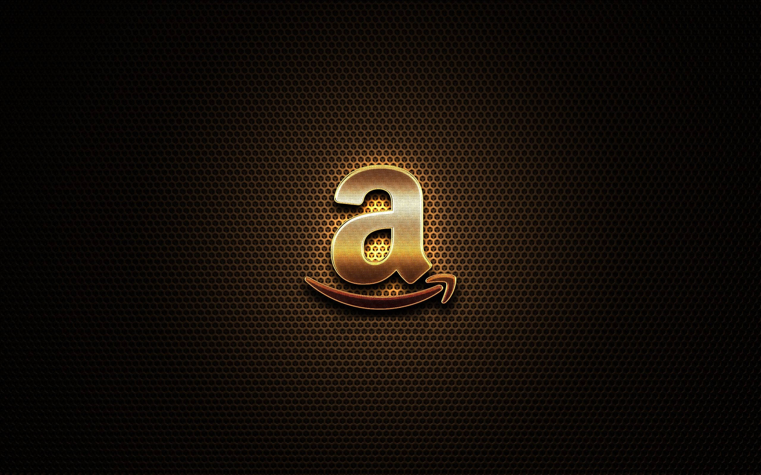 亞馬遜 桌布 壁紙 — 一個發光的金色Amazon標誌，居中放置在深色紋理六邊形背景上。