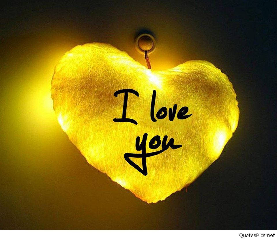 愛心 桌布 壁紙 — 一個發光的金色心形燈，上面有手寫文字 I love you，懸掛在黑暗背景前。