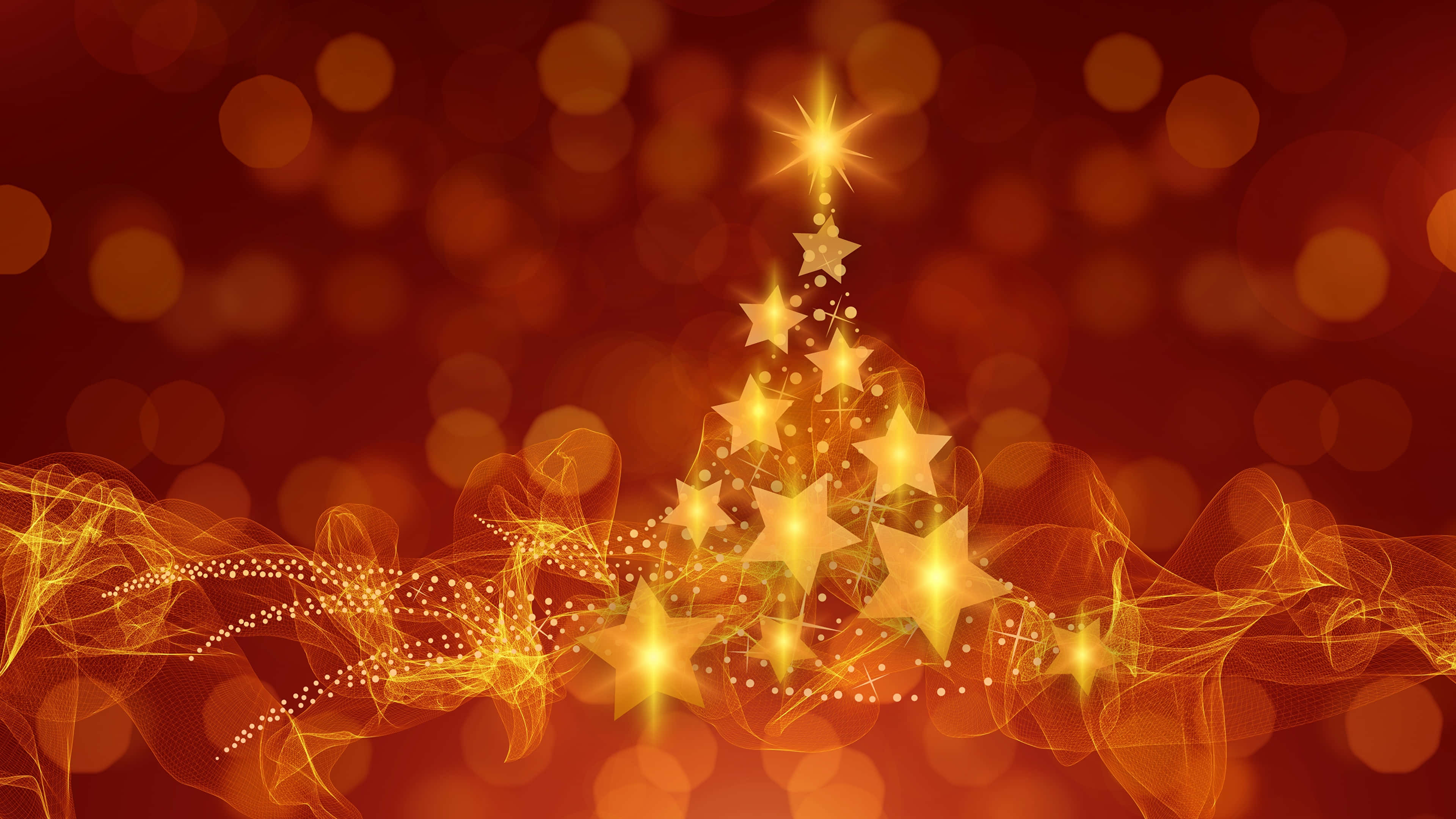 Christmas Star 桌布 壁紙 — 一個發光的金色星形聖誕樹，裝飾著閃爍的燈光和流動的粒子軌跡，背景是溫暖的散景。