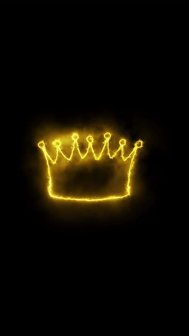 桌布 壁紙 — 一個發光的金色皇冠輪廓在純黑色背景上閃爍著電能。