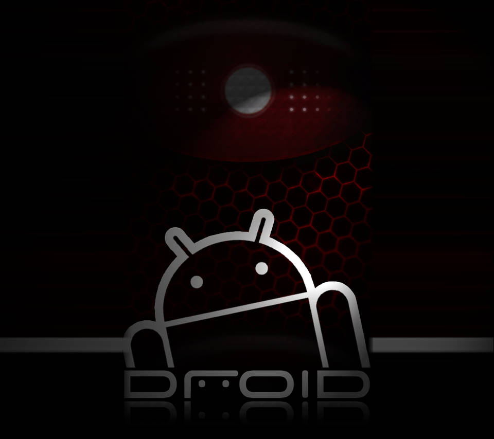 安卓手機 桌布 壁紙 — 一個發光的銀色Android機器人標誌站在紅色六角形網格和一個大紅眼前面，背景是黑暗的未來風格。