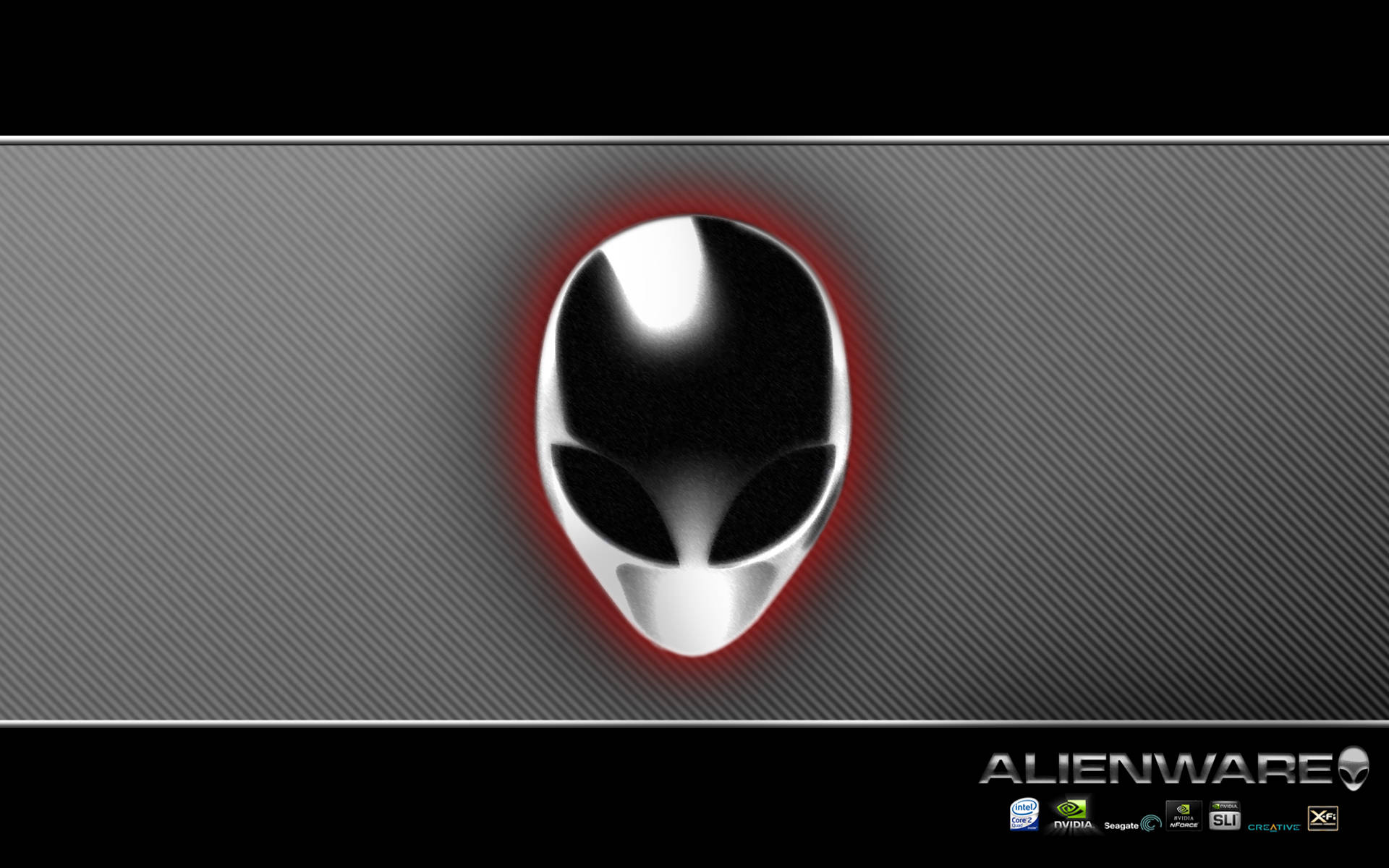 alienware default 桌布 壁紙 — 一個發光的銀色外星人頭標誌，帶有紅色光環，居中在灰色斜紋背景上。