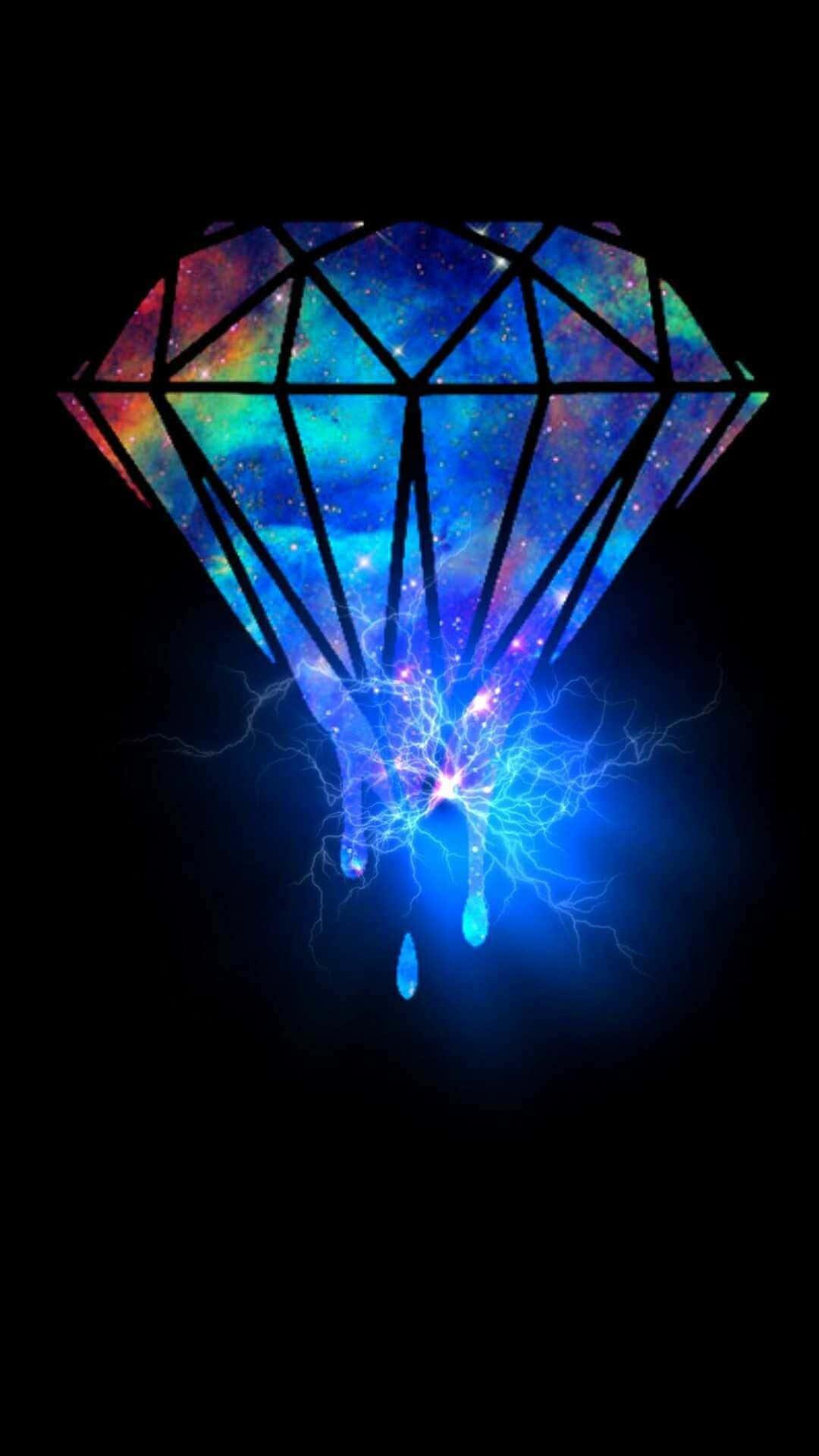 Diamond Aesthetic 桌布 壁紙 — 一個發光的鑽石形狀，充滿了充滿活力的宇宙星雲和電光藍色閃電，背景為黑色。