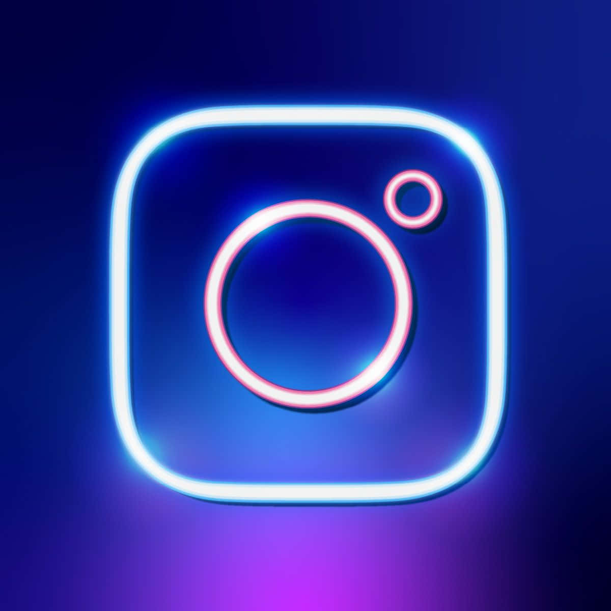 Logo Design 桌布 壁紙 — 一個發光的霓虹燈Instagram標誌，帶有藍色和粉紅色的光芒，背景為深色漸變。