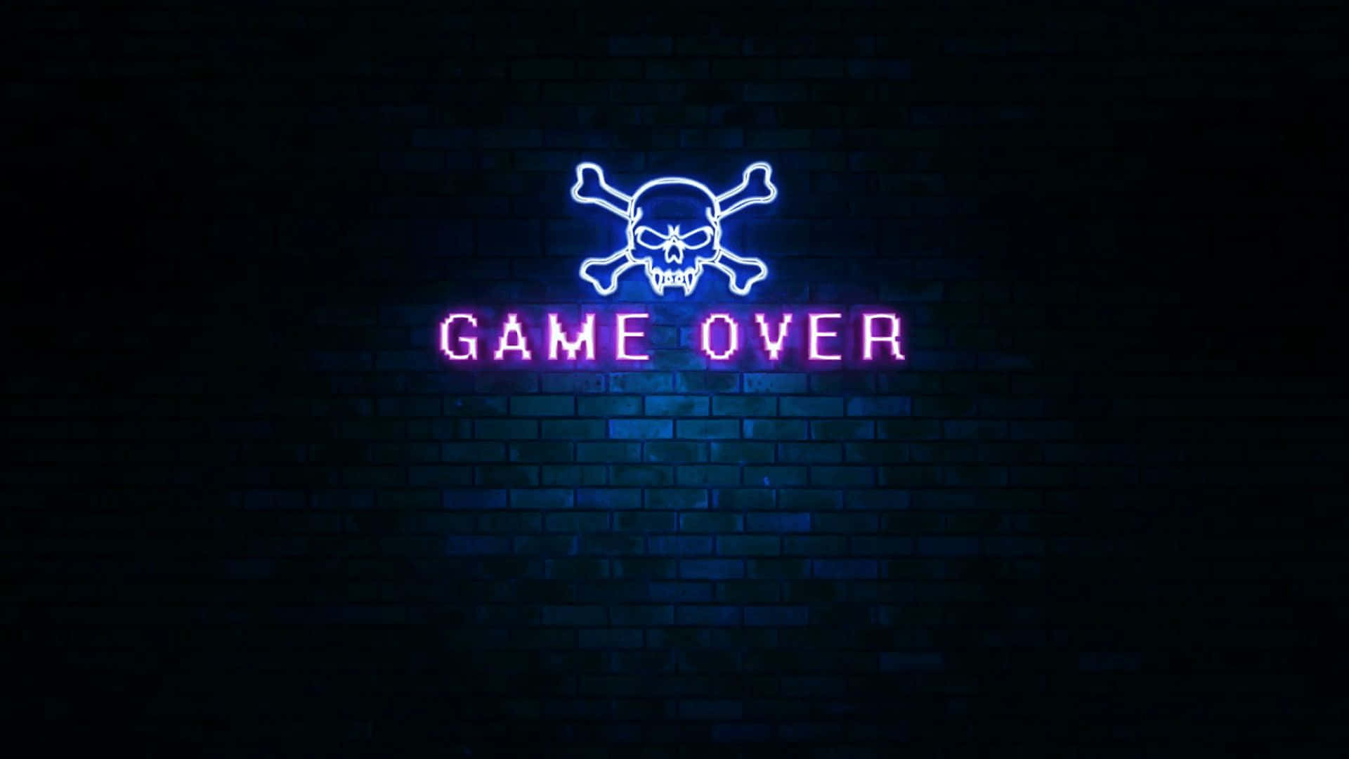 Dark Game Over 桌布 壁紙 — 一個發光的霓虹燈牌，上面有骷髏頭和交叉骨頭以及「game over」字樣，照亮了深色磚牆。