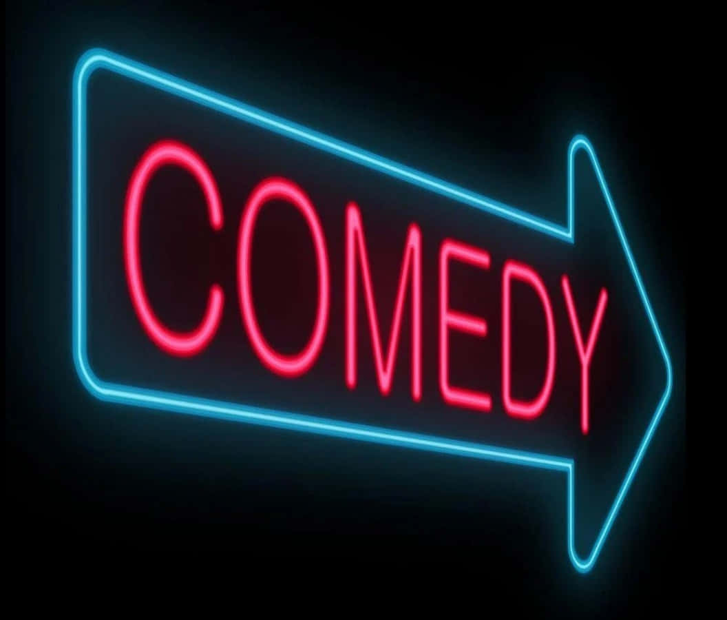 comedy 桌布 壁紙 — 一個發光的霓虹燈牌，在深色背景上，藍色箭頭指向右方，內有紅色「COMEDY」文字。