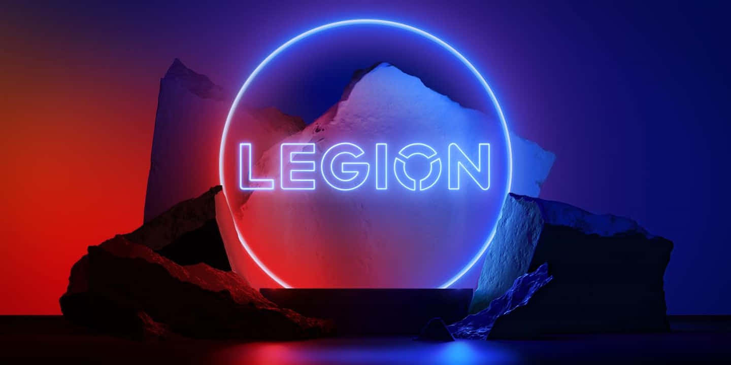 桌布 壁紙 — 一個發光的霓虹藍色圓圈框住粗體字 LEGION，位於崎嶇的岩石上，背景為紅藍漸變色。