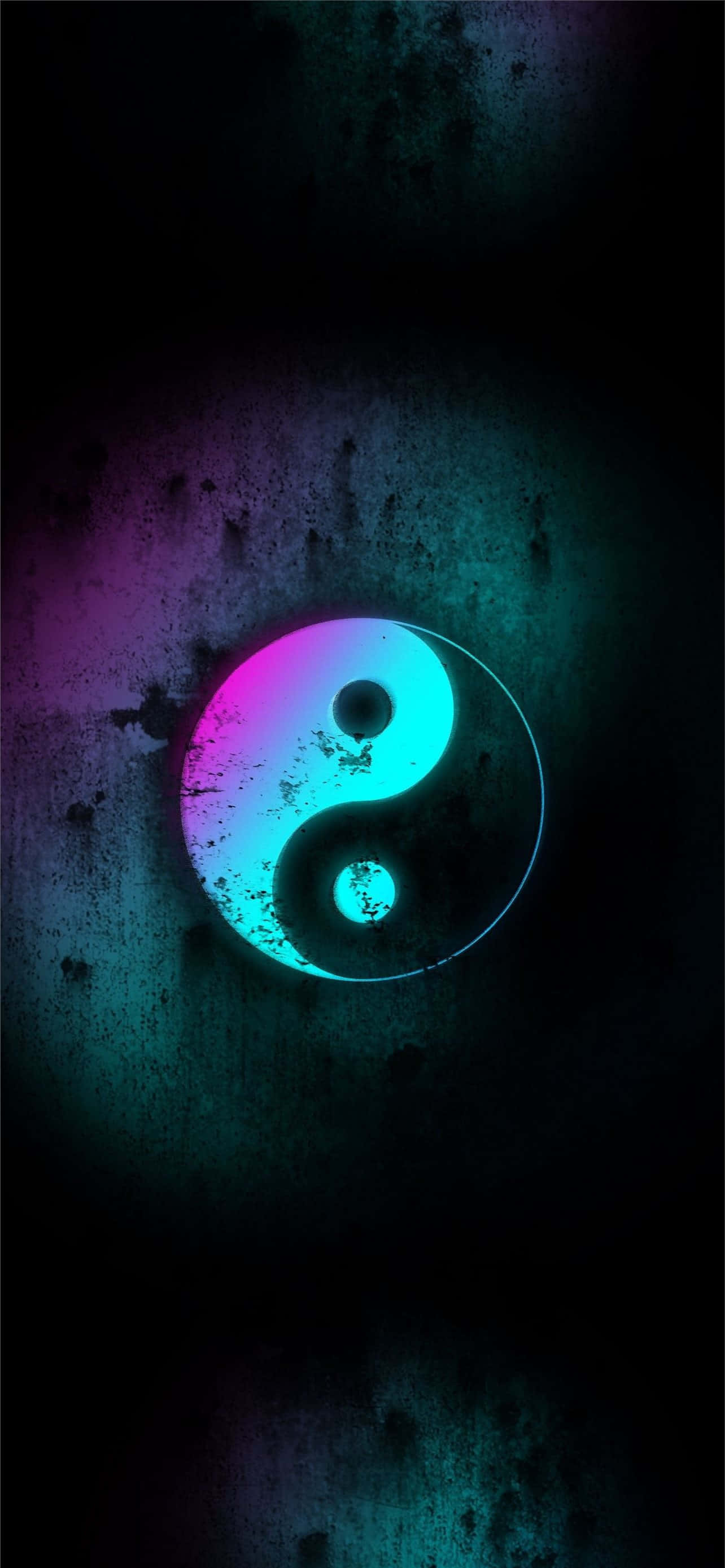 Ying Yang 桌布 壁紙 — 一個發光的霓虹陰陽符號，帶有粉紅色和青色色調，在深色紋理牆壁上脈動。