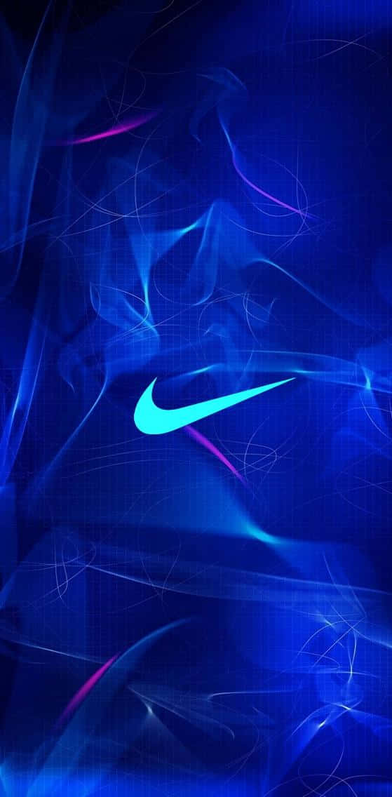 Blue Nike 桌布 壁紙 — 一個發光的青色Nike勾號漂浮在旋轉的藍色和紫色數位煙霧中，背景為深色。