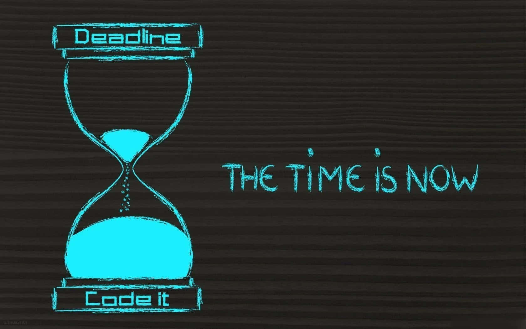 程式設計 桌布 壁紙 — 一個發光的青色粉筆風格沙漏，標有Deadline和Code it，置於深色木板上，文字為THE TIME IS NOW。