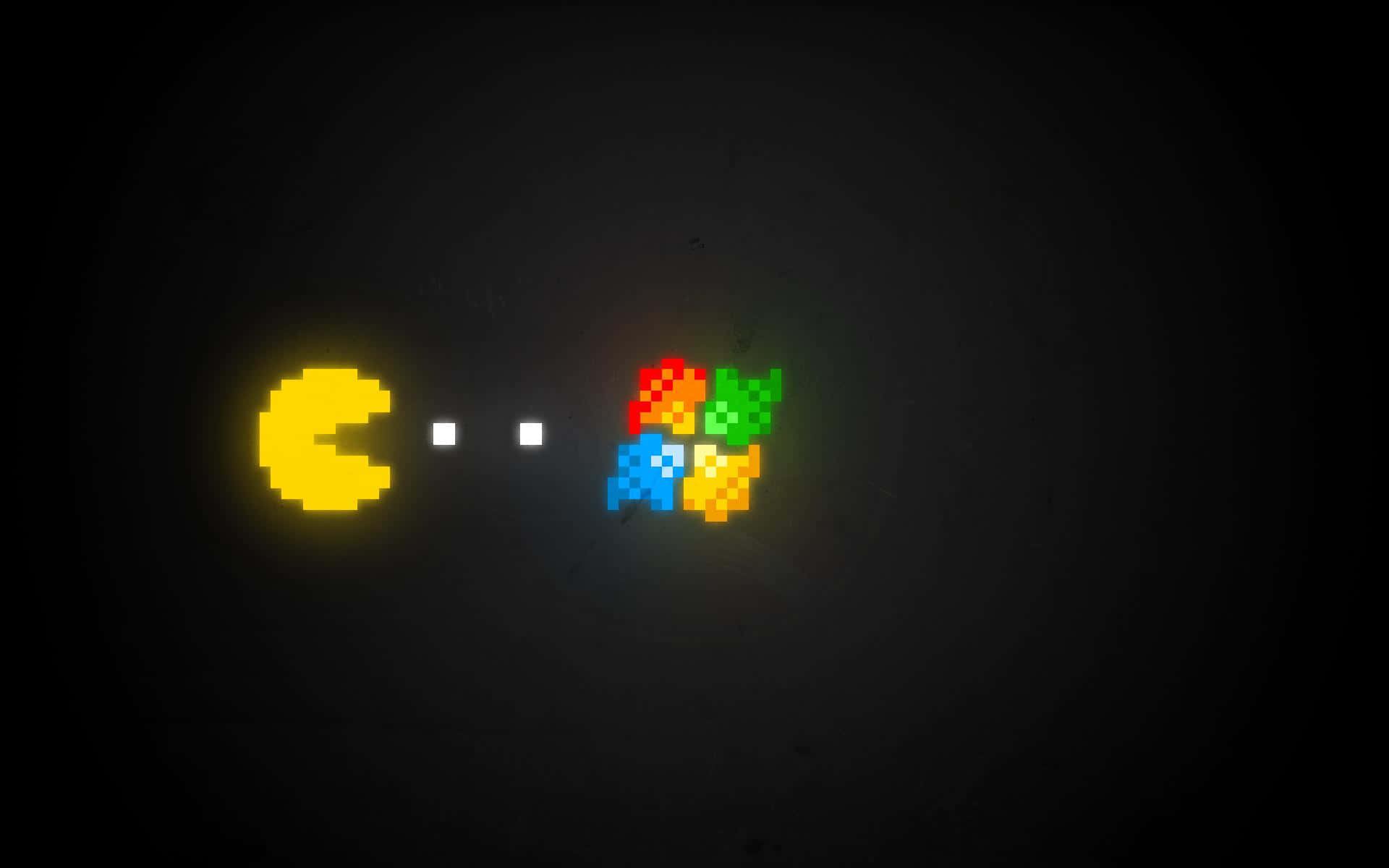 Pacman 桌布 壁紙 — 一個發光的黃色像素 Pacman 在黑暗隧道中面對四個彩色鬼魂，隧道中有白色點點。