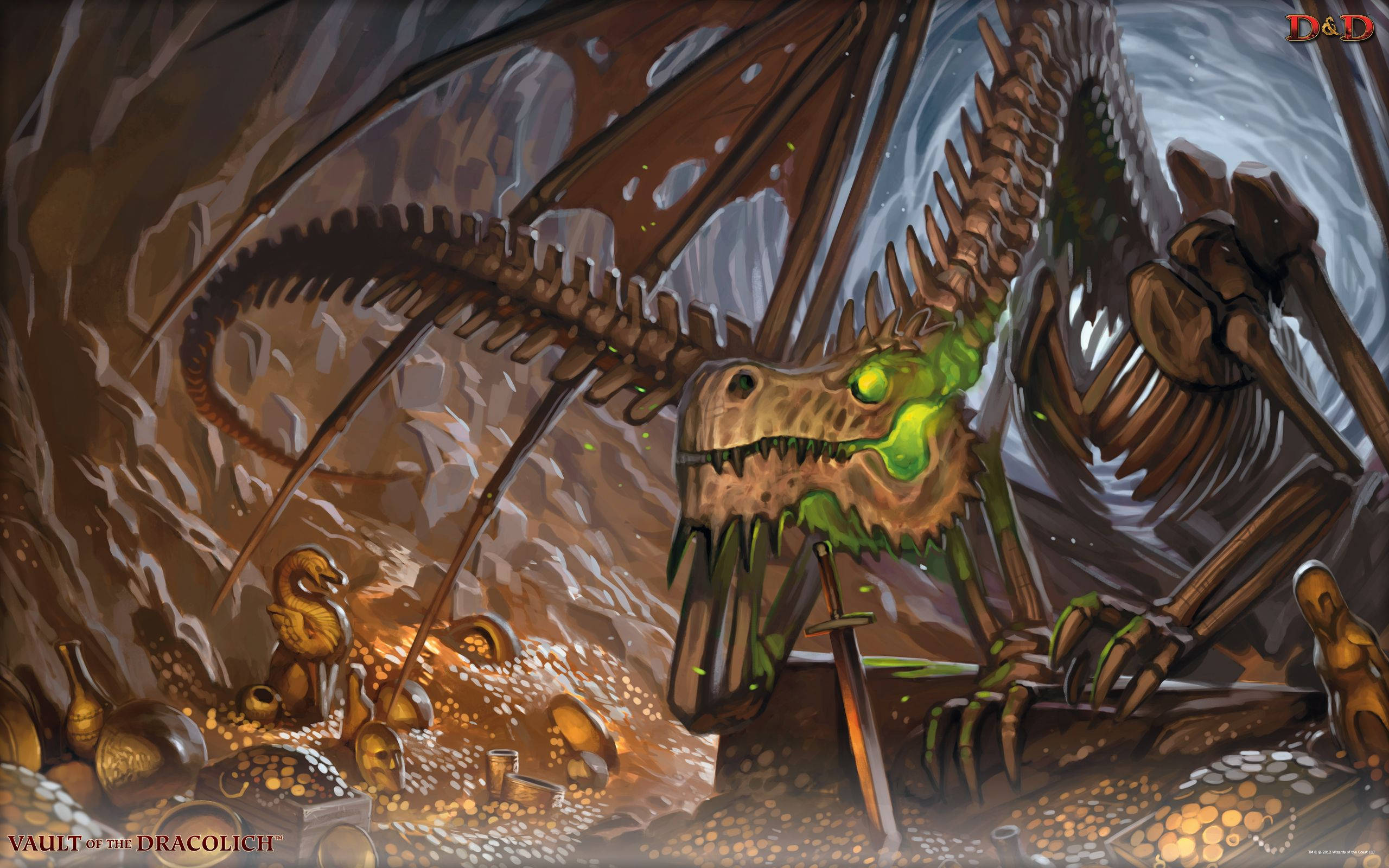 Dragons 桌布 壁紙 — 一個發光綠眼的龍骷髏在一個充滿寶藏和骨頭的洞穴墓穴中若隱若現。