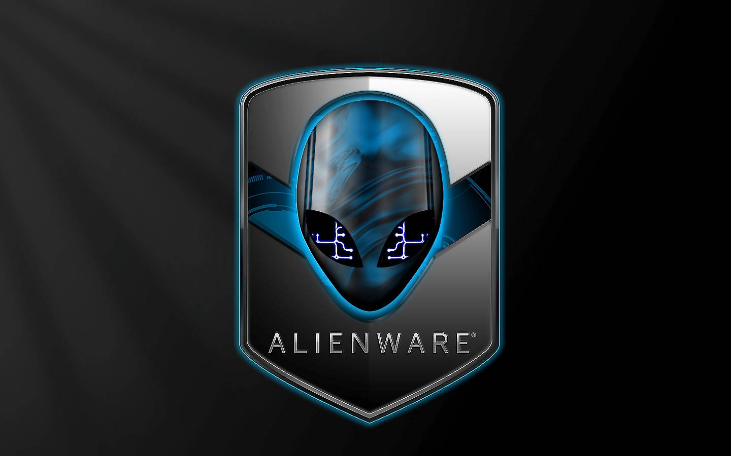 alienware default 桌布 壁紙 — 一個發光藍色外星人頭標誌，帶有發光眼睛，居中於帶有光線的黑色背景上。