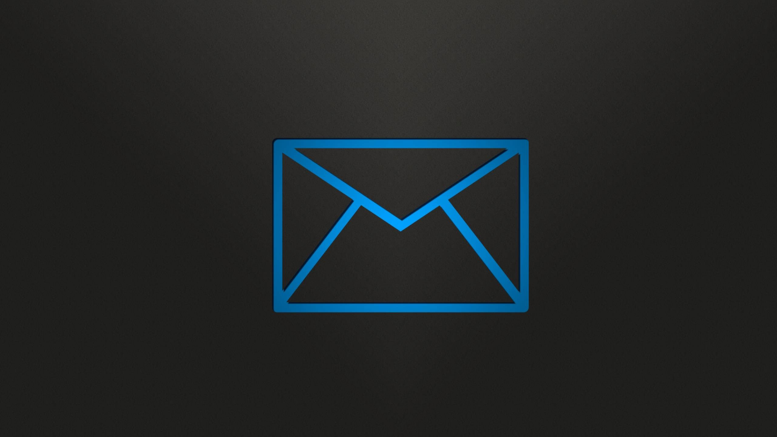 Email 桌布 壁紙 — 一個發光藍色輪廓的信封圖示，居中放置在深色紋理背景上。