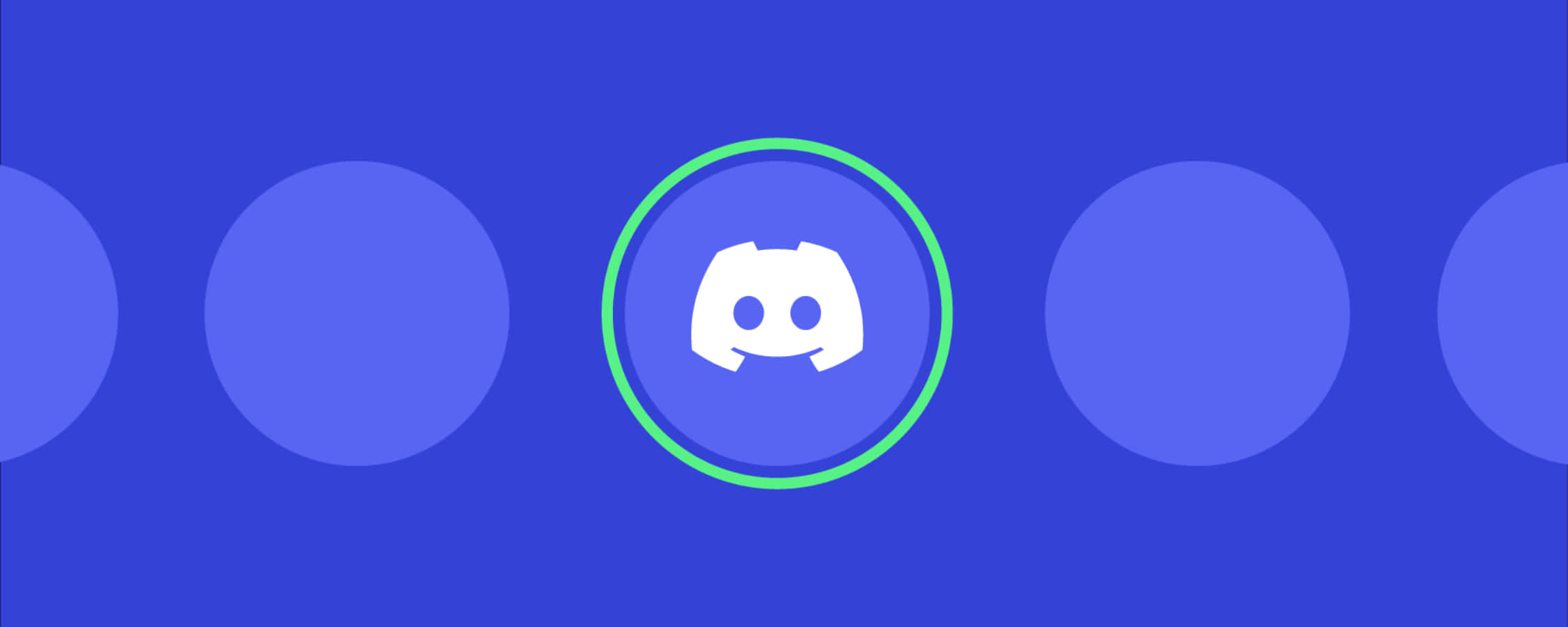 Discord 桌布 壁紙 — 一個白色 Discord 標誌置中於發光綠色圓圈內，背景為漸變藍色並帶有柔和紫色圓圈。