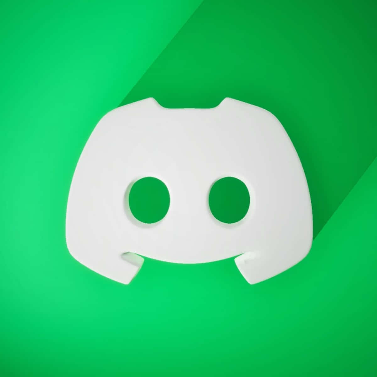 Discord 桌布 壁紙 — 一個白色 Discord 標誌鏤空在充滿活力的綠色漸變背景上投射出柔和陰影。