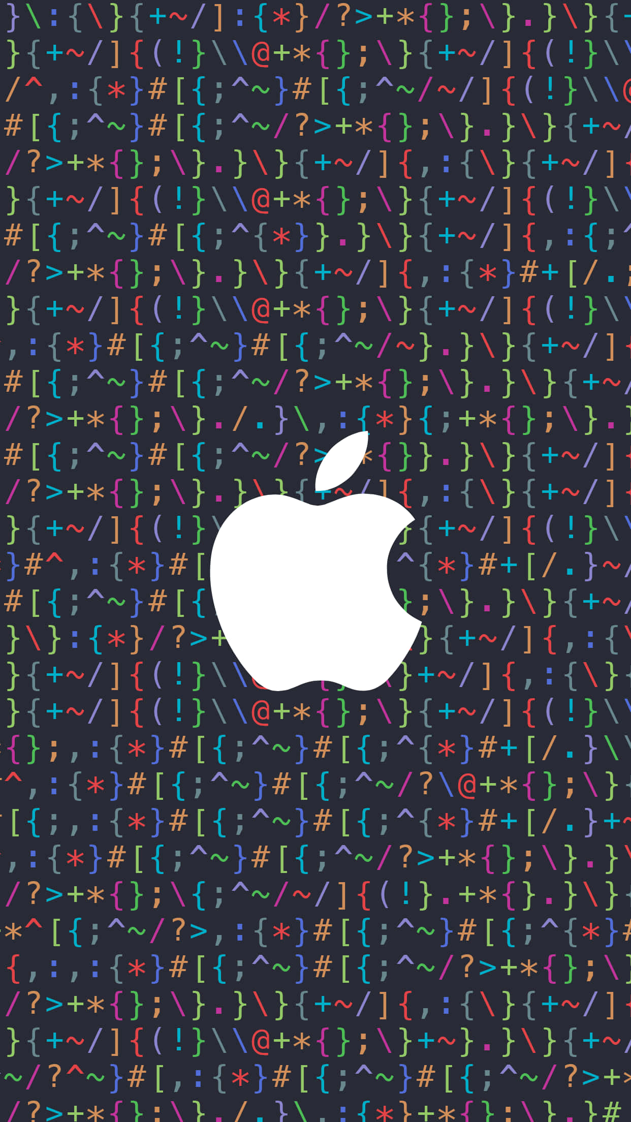 蘋果 桌布 壁紙 — 一個白色Apple標誌居中於充滿彩色散落編碼符號的深色背景上。