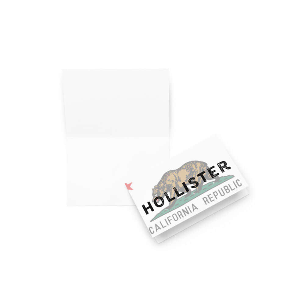 hollister 桌布 壁紙 — 一個白色Hollister品牌信封，帶有California Republic熊標誌，對角線放置在純白色背景上。