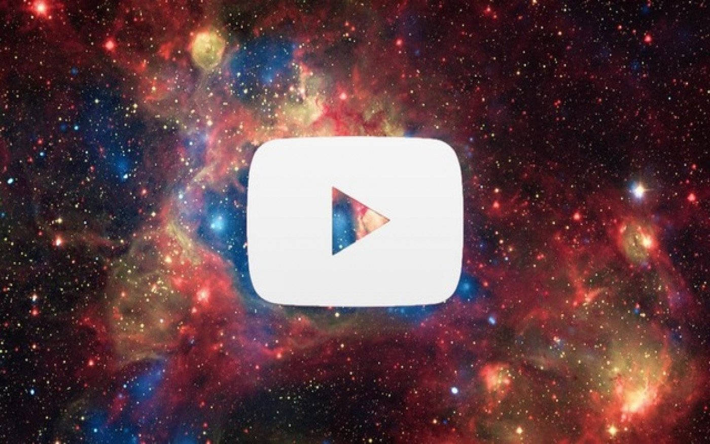 銀河 桌布 壁紙 — 一個白色YouTube播放按鈕，置於充滿活力的宇宙星雲中央，有旋轉的紅色、藍色和橙色氣體以及閃爍的星星。