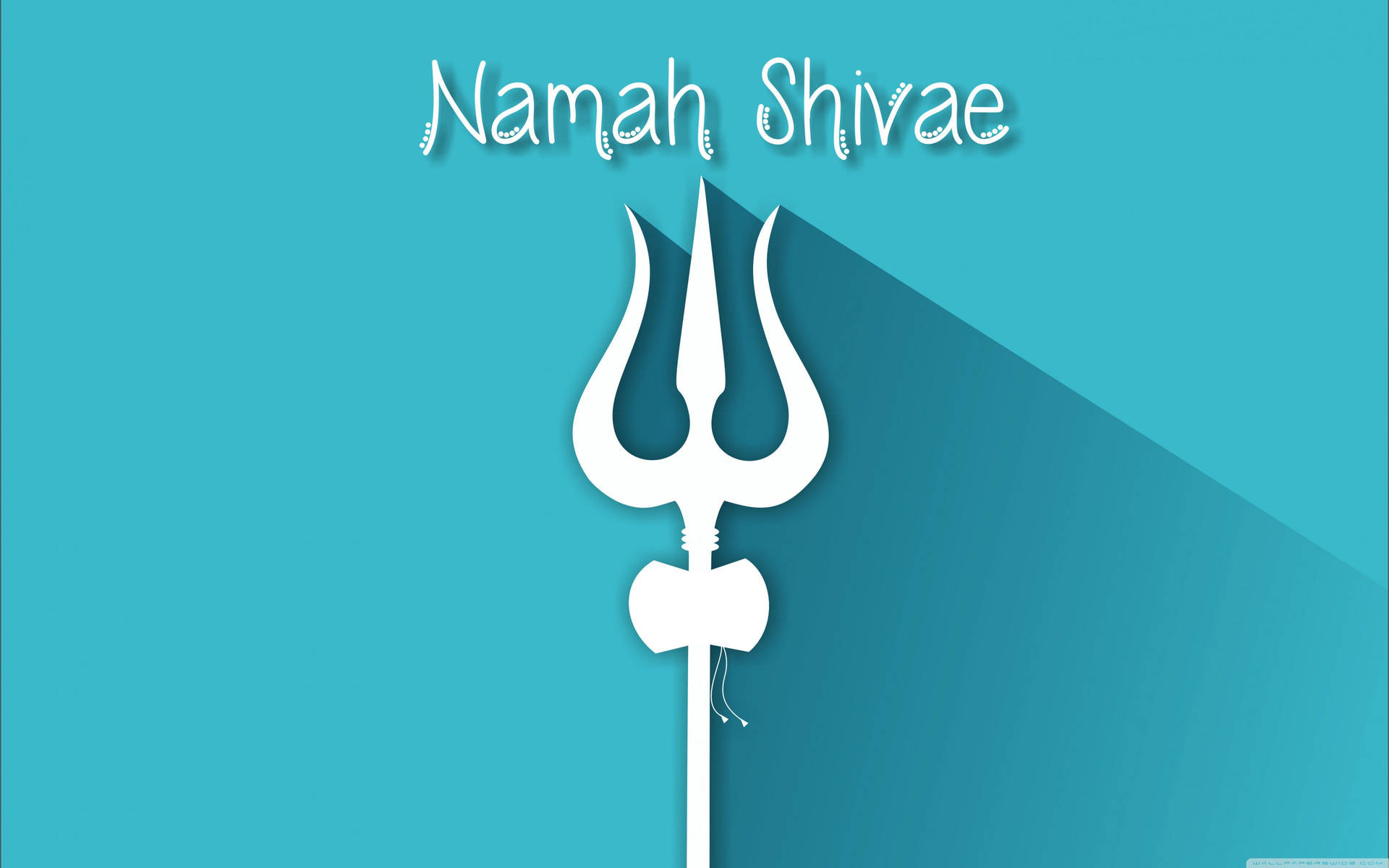 白色三叉戟圖示，帶有蝴蝶結和長陰影，位於青綠色背景上，文字 Namah Shiva