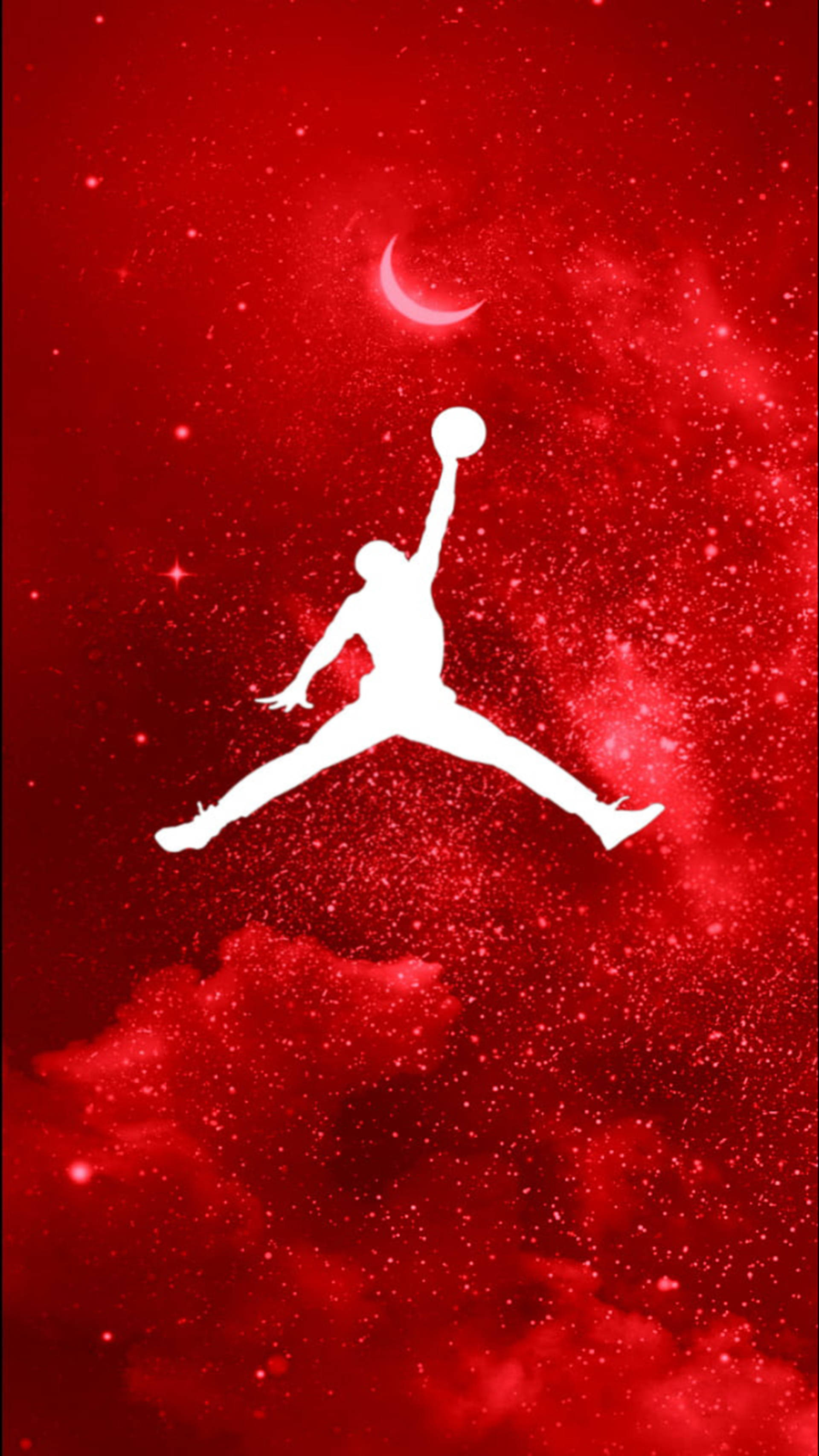 Air Jordan 桌布 壁紙 — 一個白色剪影，描繪籃球運動員在半空中灌籃，背景是充滿星星和新月的鮮紅色宇宙背景。