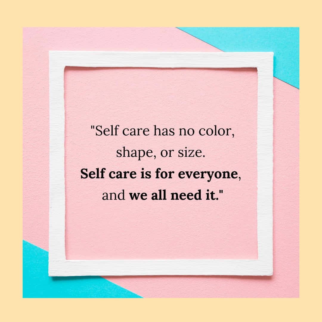Self Care 桌布 壁紙 — 一個白色框框的自愛語錄，放在粉紅、青綠和黃色的粉彩幾何背景上。