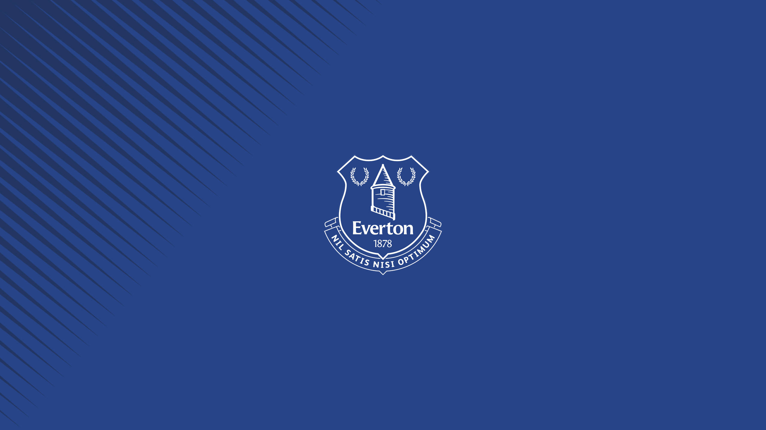 Everton 桌布 壁紙 — 一個白色艾佛頓FC會徽，居中在深藍色背景上，左上角有對角線條紋。