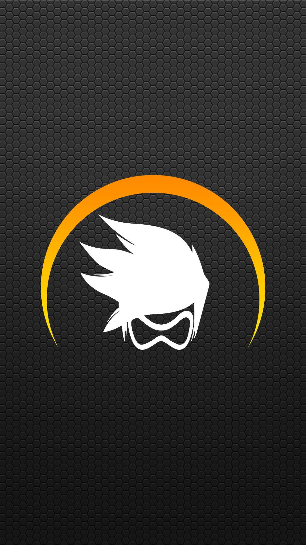 鬥陣特攻 桌布 壁紙 — 一個白色風格化的Overwatch英雄標誌，帶有橙色弧線，位於深色六角形紋理背景上。