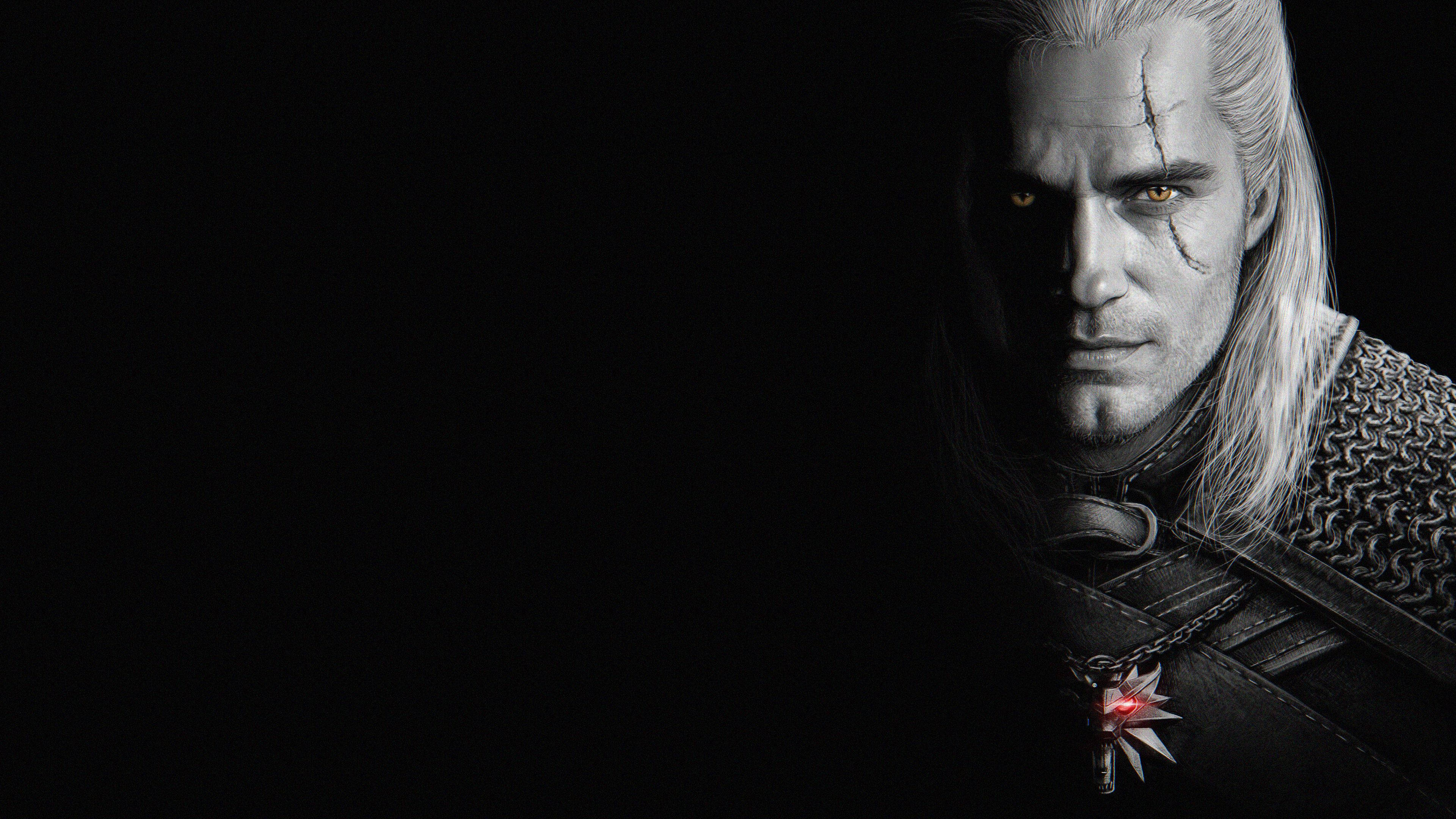 witcher 4K 桌布 壁紙 — 一個白髮、琥珀色發光眼睛的陰沉戰士，穿著鎖子甲和紅色符咒吊墜，在黑色背景下凝視著。