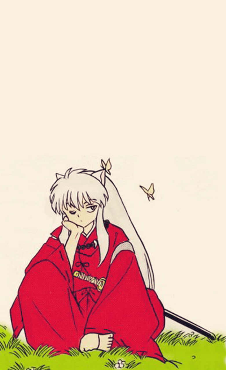 動漫男孩 桌布 壁紙 — 一個白髮的動漫角色穿著紅色和服，若有所思地坐在綠色草地上，附近有一隻蝴蝶翩翩飛舞。