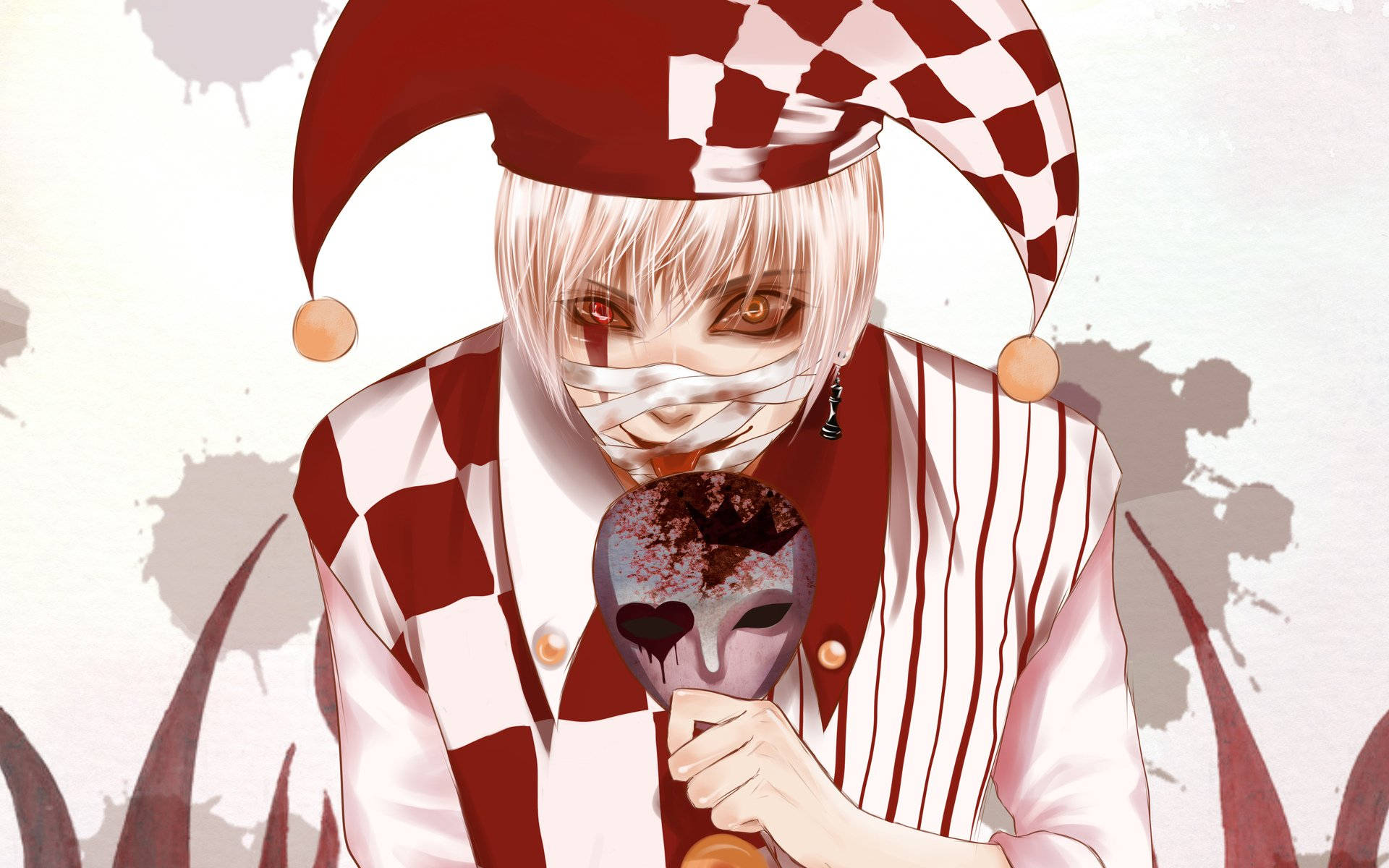 Crazy Anime Boy 桌布 壁紙 — 一個白髮紅眼的小丑，纏著繃帶，手持血跡斑斑的面具，背景是濺灑的痕跡。