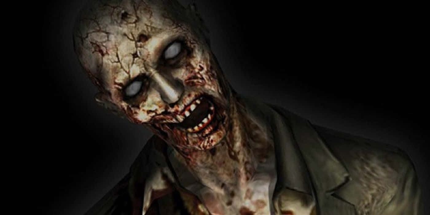 Scary Zombie 桌布 壁紙 — 一個皮膚龜裂、眼睛發光的怪誕喪屍在黑暗背景下威脅地凝視著。