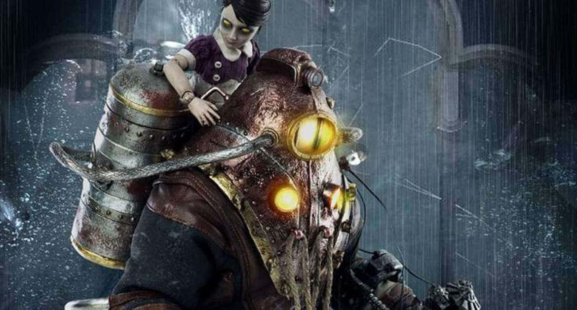 Bioshock Characters 桌布 壁紙 — 一個眼睛發光的小孩坐在一個巨大的、生鏽的機械生物上，該生物有發光的黃色眼睛，在一個下雨的、黑暗的城市小巷中。