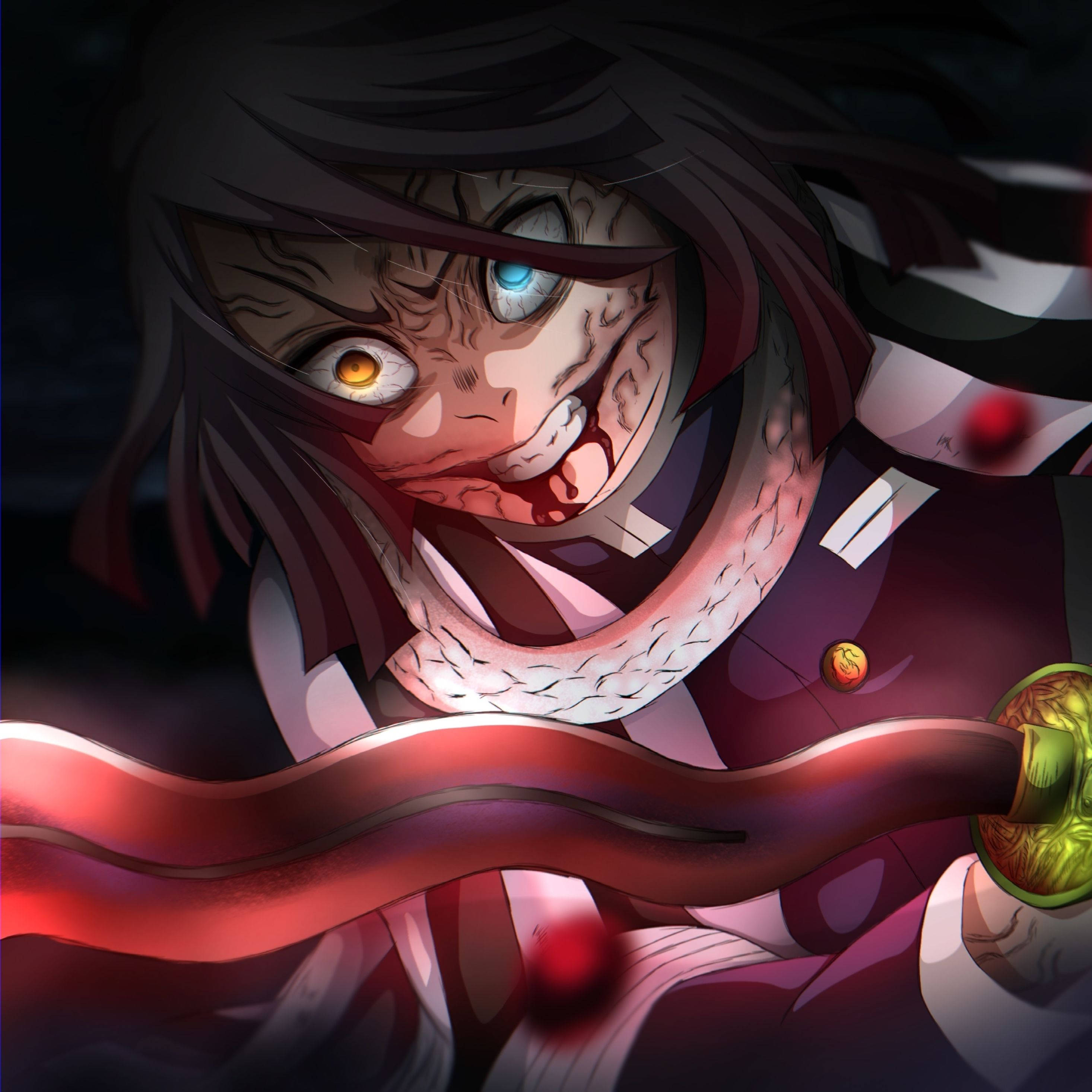Obanai 桌布 壁紙 — 一個眼神不對稱、咧嘴血笑的動畫惡魔，在黑暗陰影中緊握一把發光的劍。