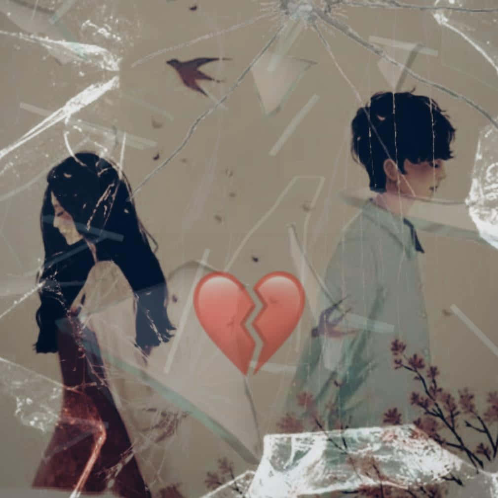 Sad Couple 桌布 壁紙 — 一個破碎的心形符號將兩個透過碎玻璃看到的人物分開，鳥兒在頭頂飛翔。