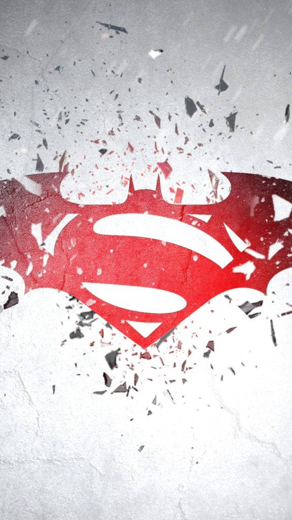 superman iPhone 桌布 壁紙 — 一個破碎的紅色超人標誌在裂開的混凝土背景上爆炸，碎片四濺。