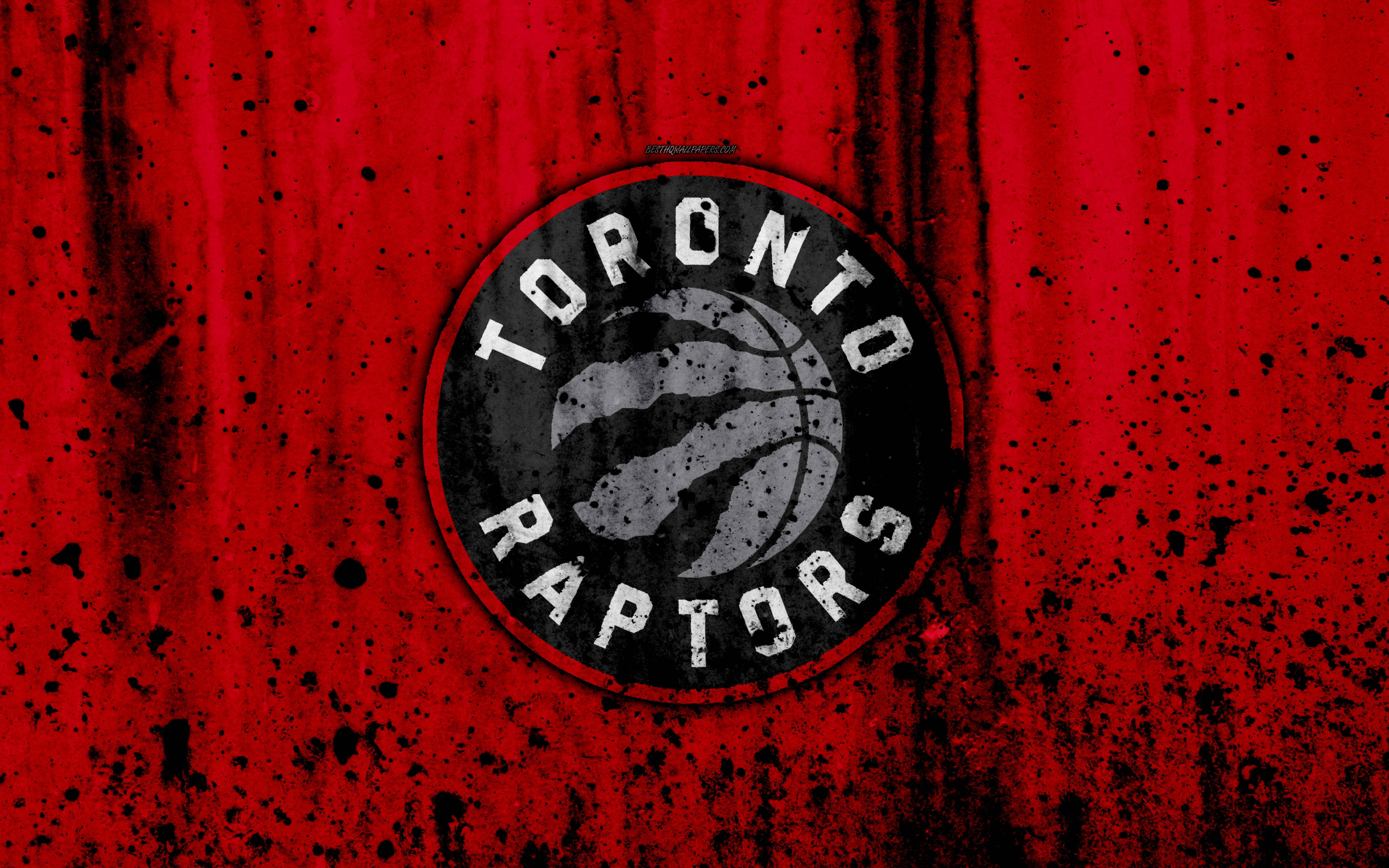 Raptors 桌布 壁紙 — 一個破舊的多倫多暴龍隊標誌，居中於充滿活力的紅色潑濺背景上，帶有黑色條紋和斑點。