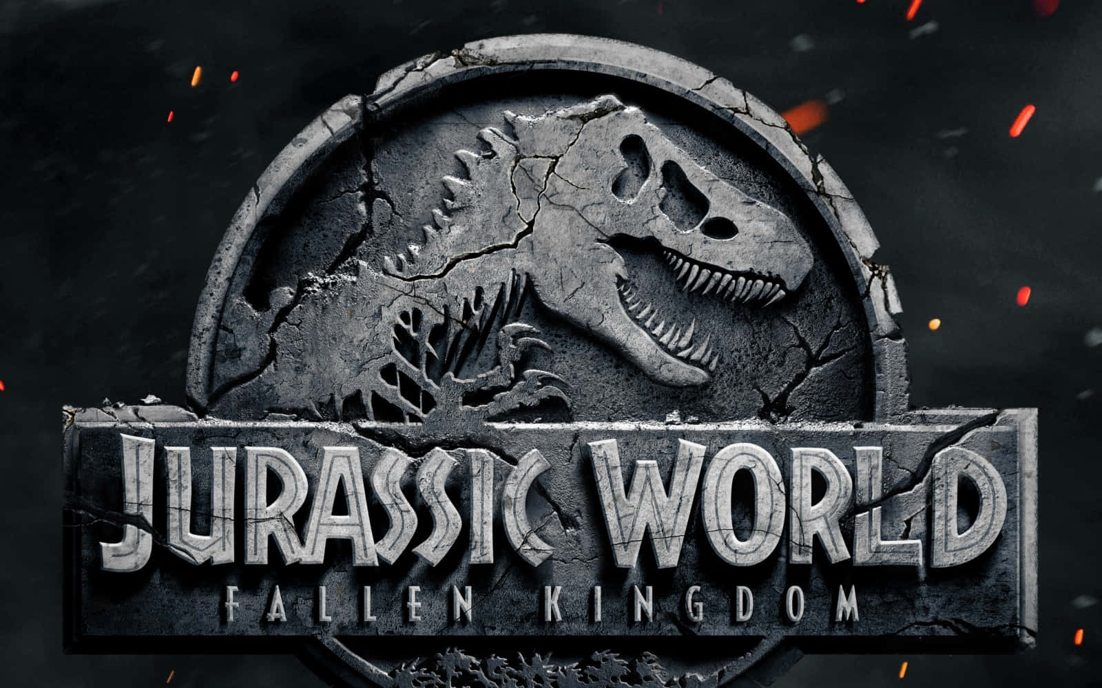Jurassic World 桌布 壁紙 — 一個破裂石頭的 Jurassic World 標誌，有一個咆哮的恐龍頭骨和飛濺的火花在黑暗背景上。