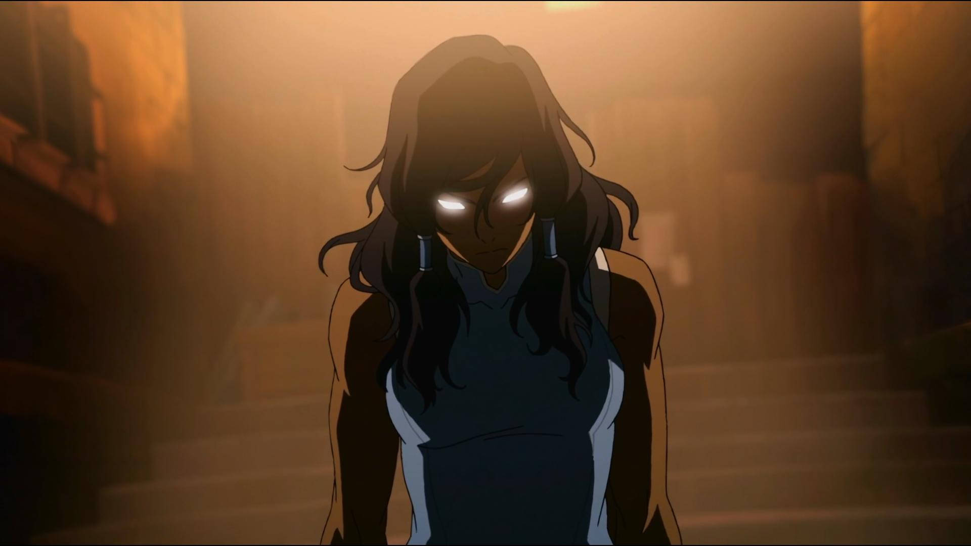 Korra 桌布 壁紙 — 一個神秘的動漫女孩，有著發光的白色眼睛，站在一個有暖橙色調的朦朧昏暗房間裡。