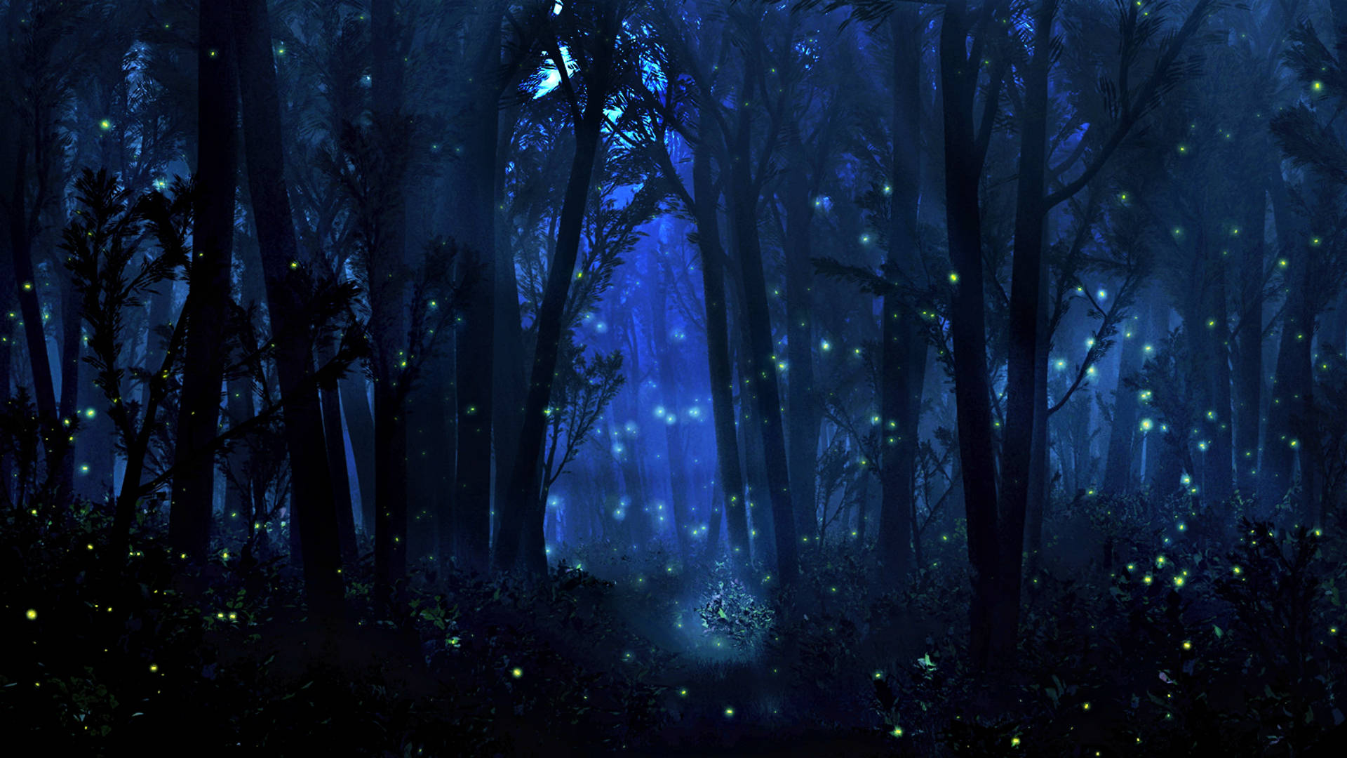 Mystical Forest 桌布 壁紙 — 一個神秘的夜晚森林，被發光的螢火蟲照亮，螢火蟲在月光下的高大黑暗樹木間飄浮。