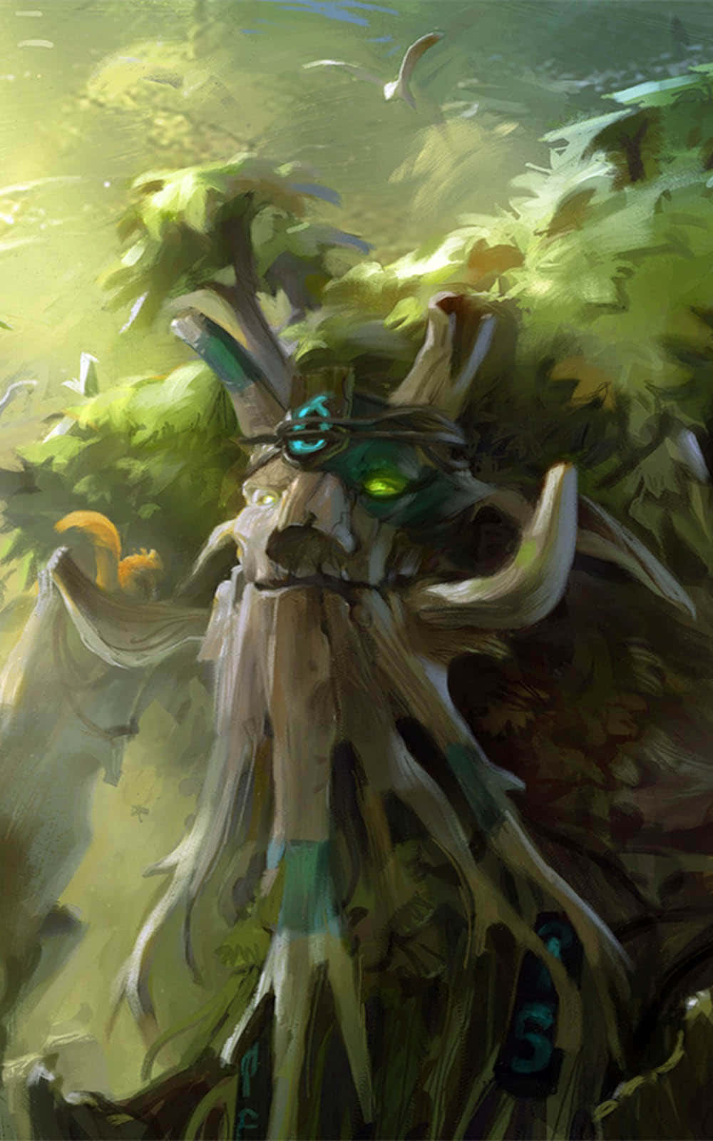 Hero 桌布 壁紙 — 一個神秘的樹靈，擁有發光的綠色眼睛和鹿角般的樹枝，站在陽光明媚的森林中，周圍環繞著漂浮的樹葉和鳥類。