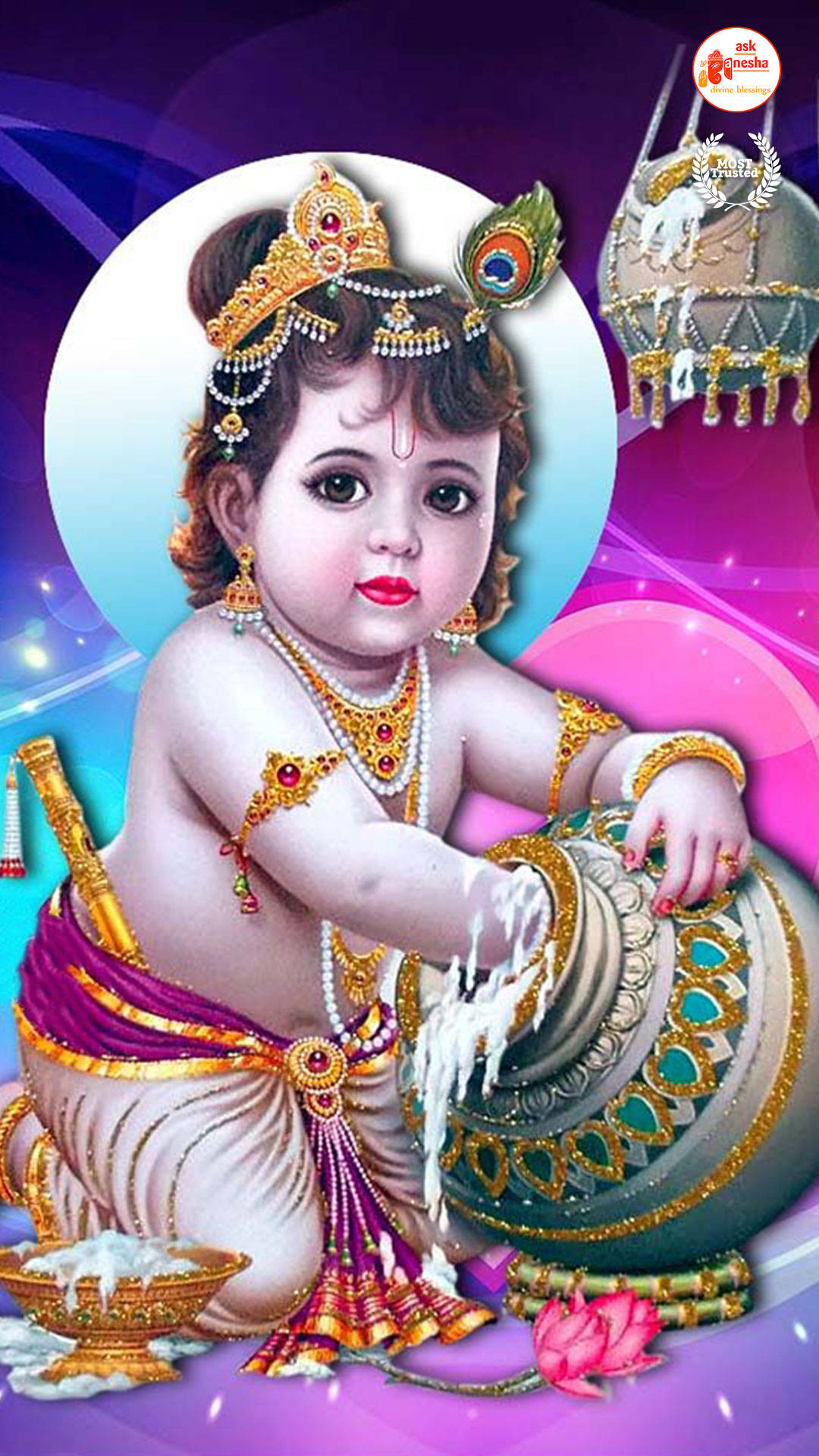 krishna ji 桌布 壁紙 — 一個神聖的孩子，佩戴著金色珠寶和紫色服飾，從一個裝飾華麗的壺中倒出牛奶，背景是充滿活力的宇宙。
