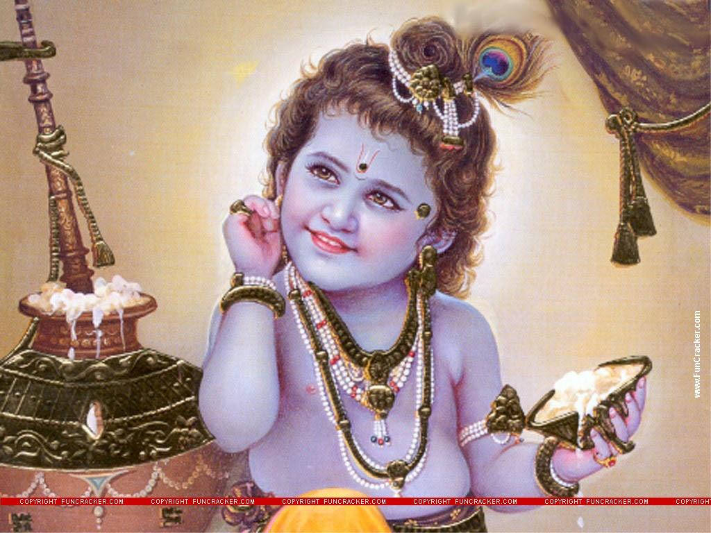 Bal Krishna 桌布 壁紙 — 一個神聖的孩子，捲曲的頭髮上飾有孔雀羽毛和珠寶，微笑著手持海螺殼和牛奶罐。