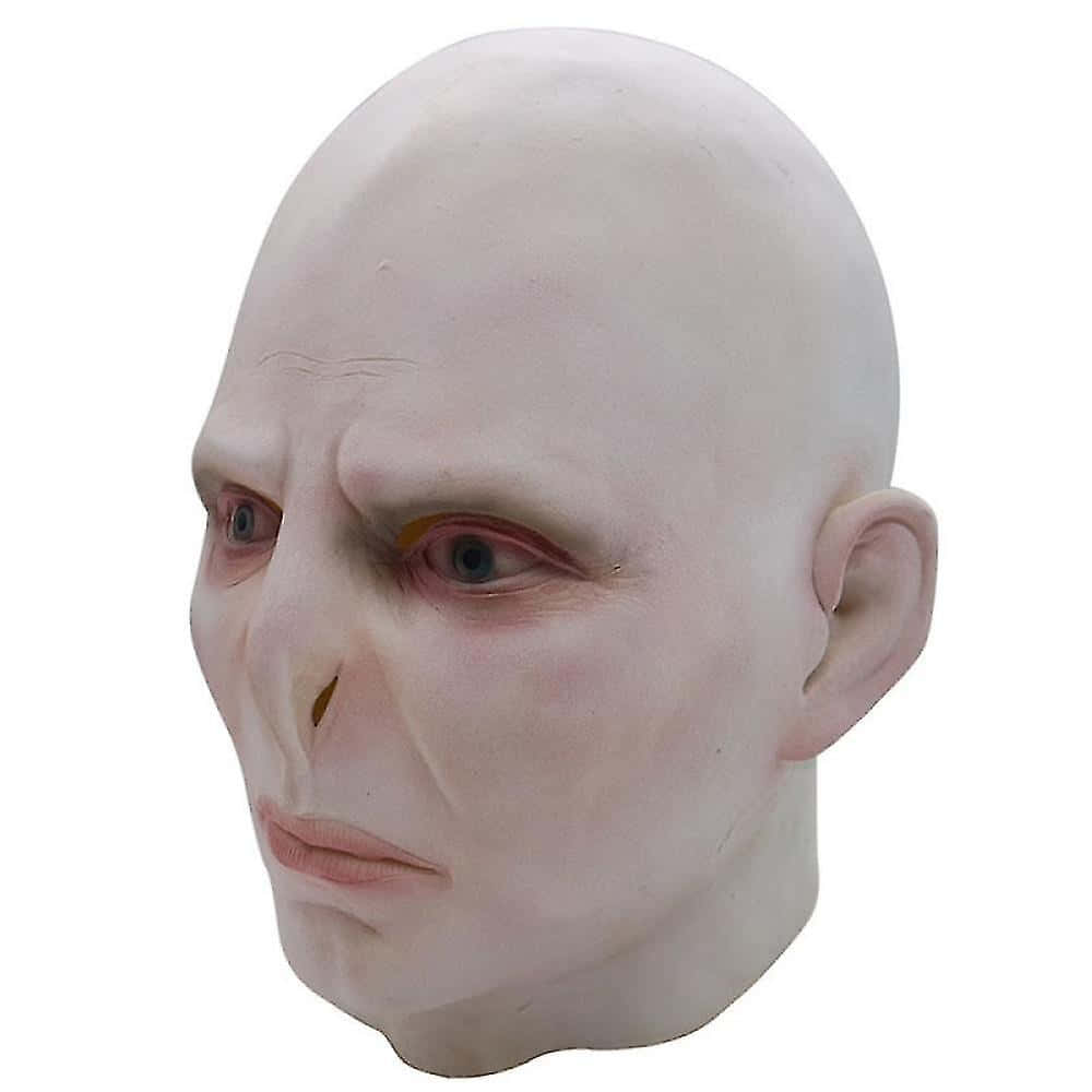 voldemort 桌布 壁紙 — 一個禿頭乳膠面具，皮膚蒼白，藍色眼睛強烈，在白色背景上露出陰沉的表情。